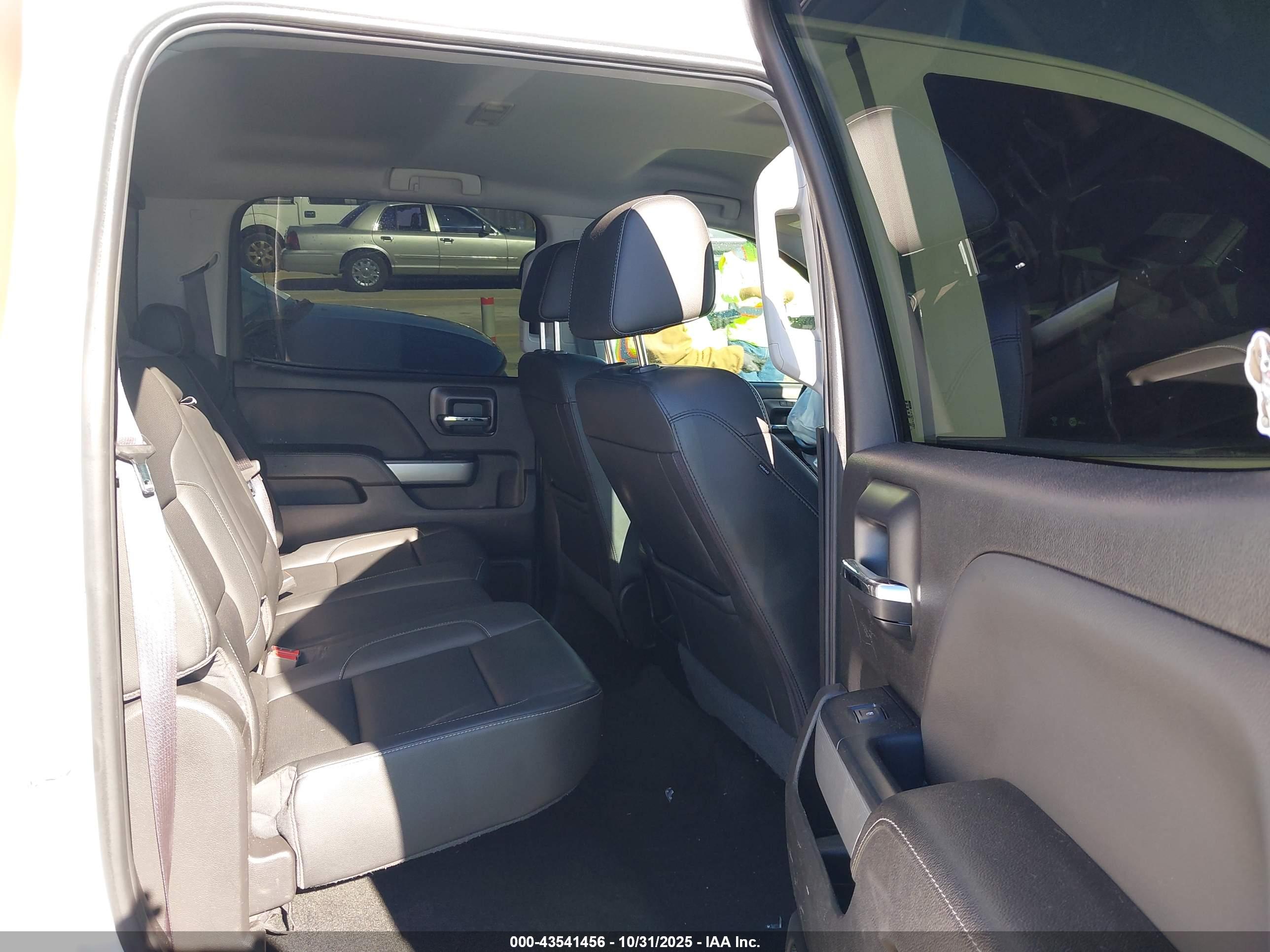 CHEVROLET SILVERADO image 8