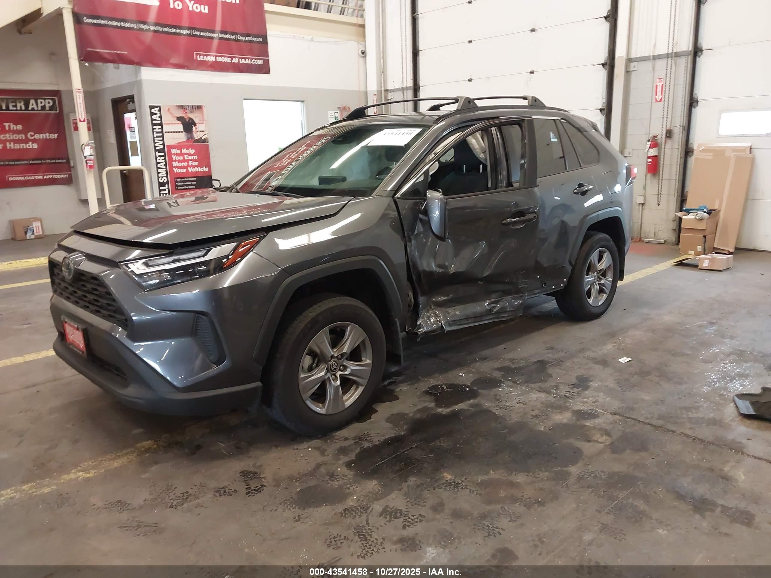 TOYOTA RAV4 image 2
