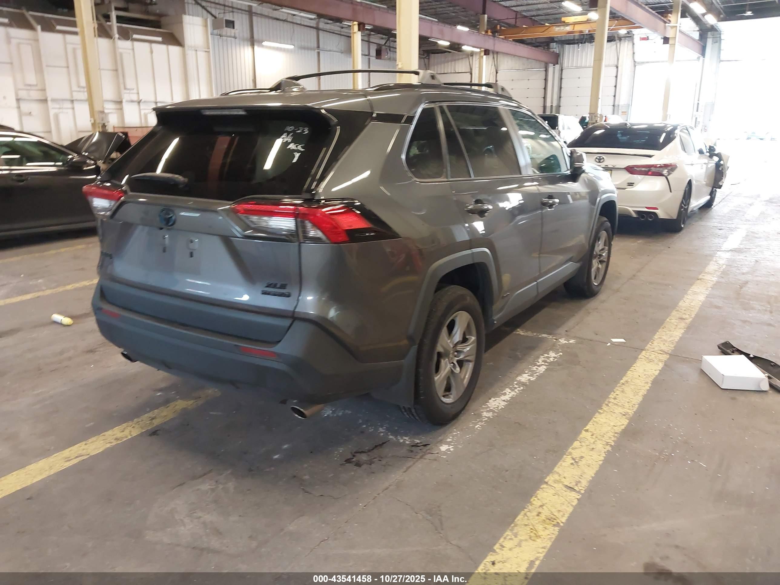 TOYOTA RAV4 image 4