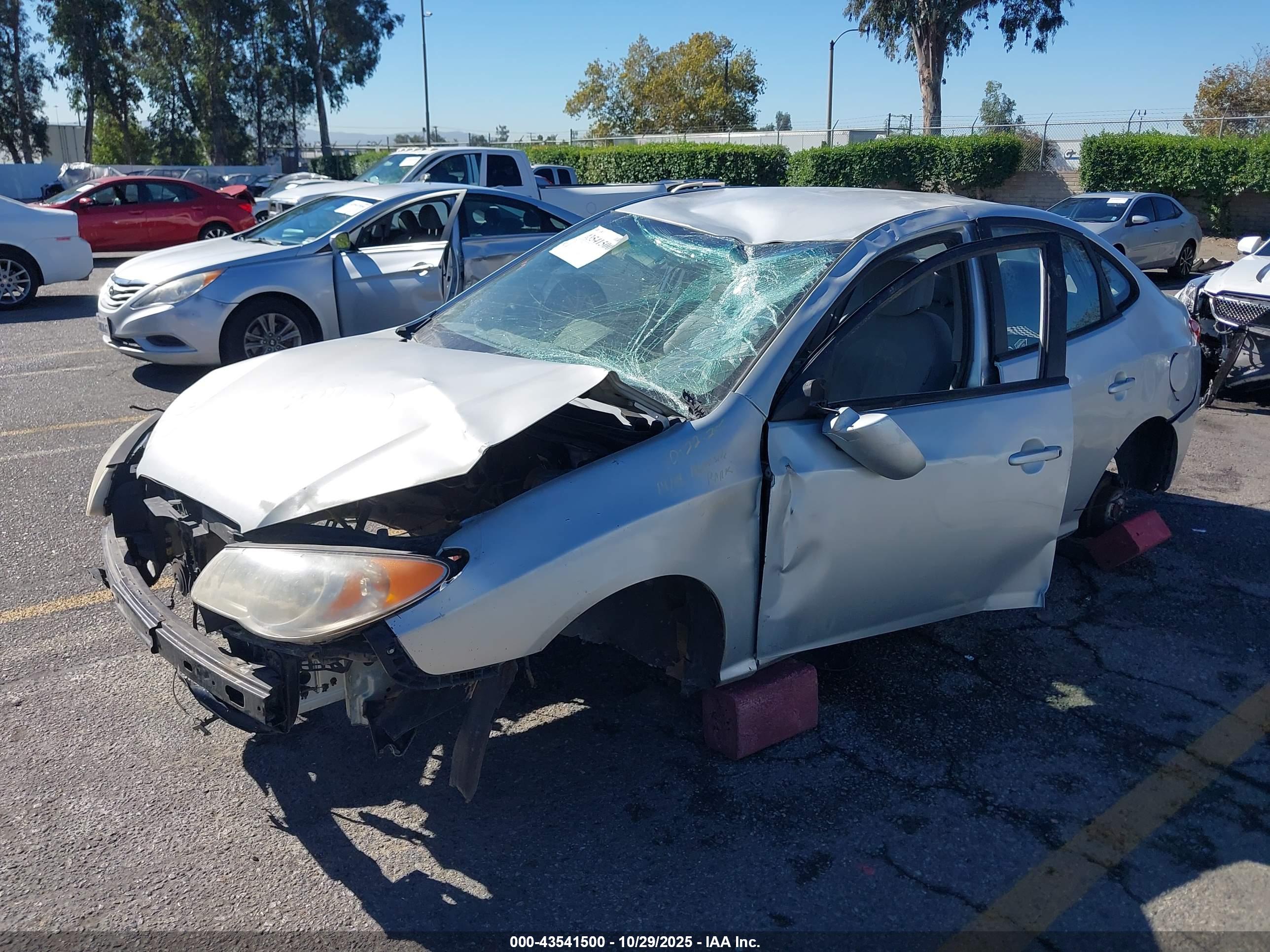 HYUNDAI ELANTRA image 2