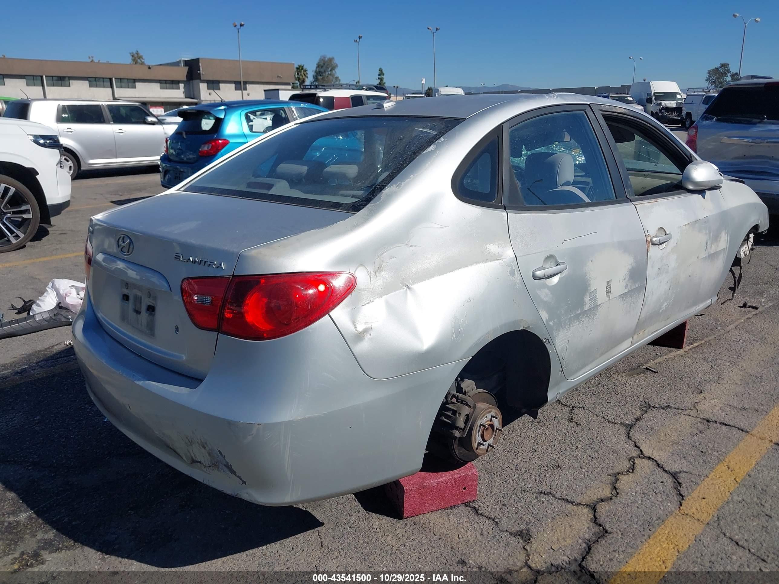 HYUNDAI ELANTRA image 4