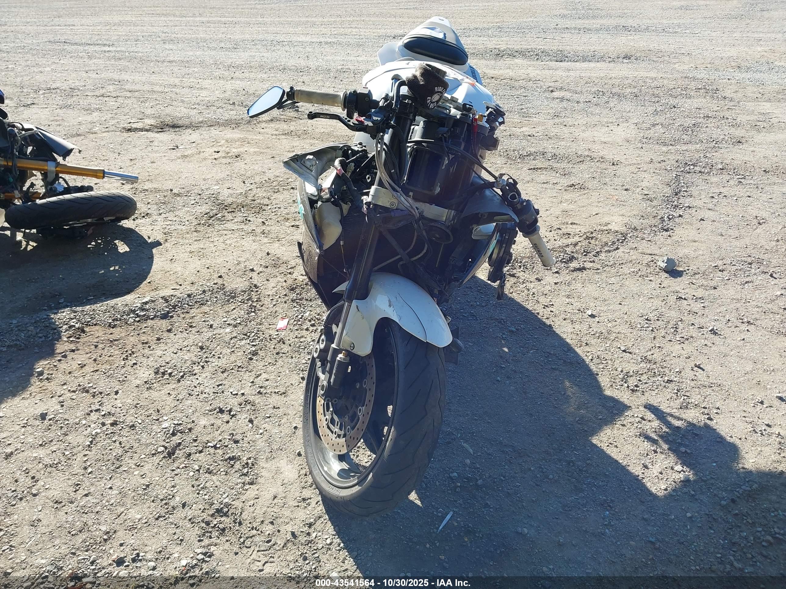 YAMAHA YZFR6 image 5