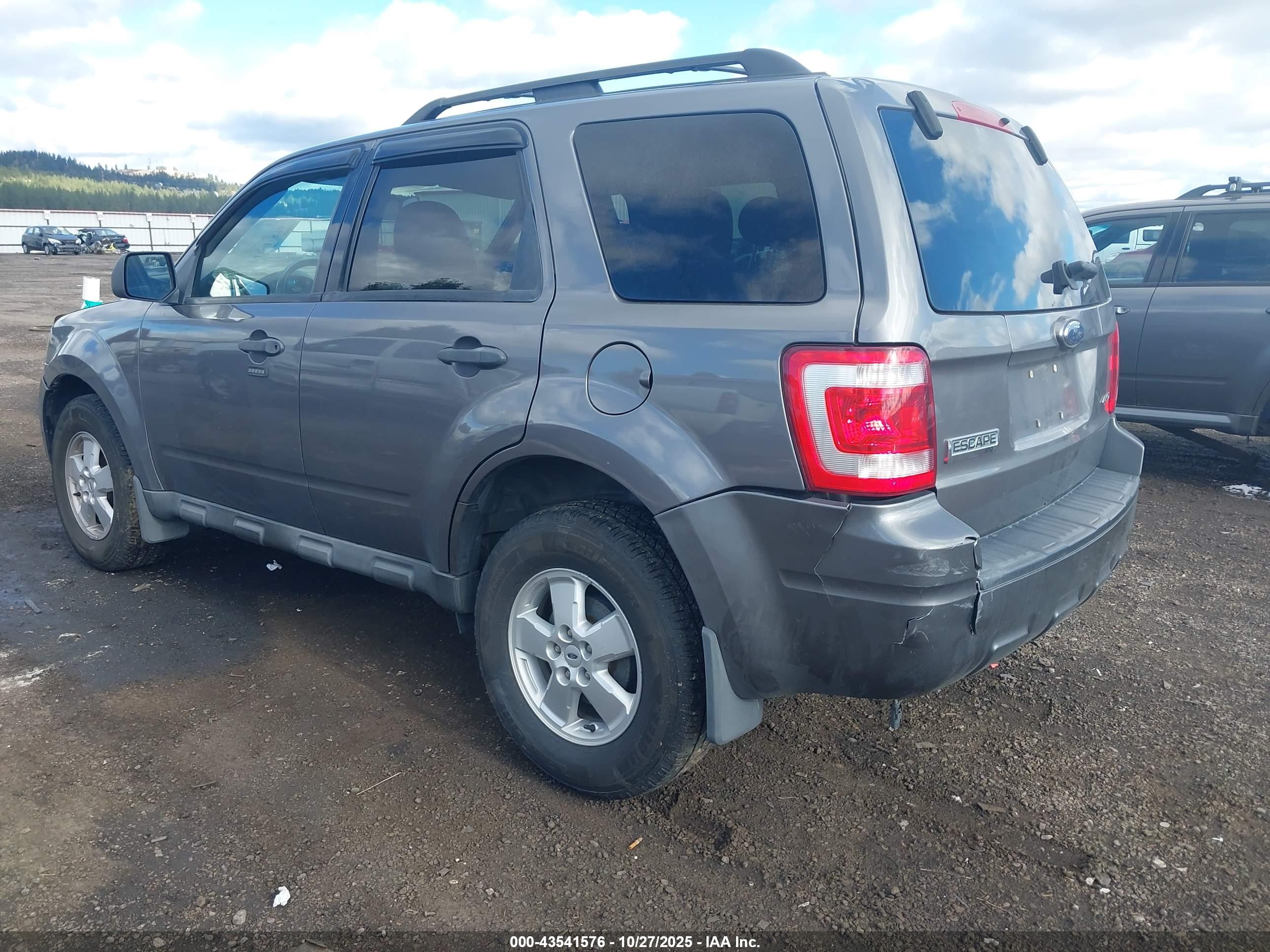 FORD ESCAPE image 3