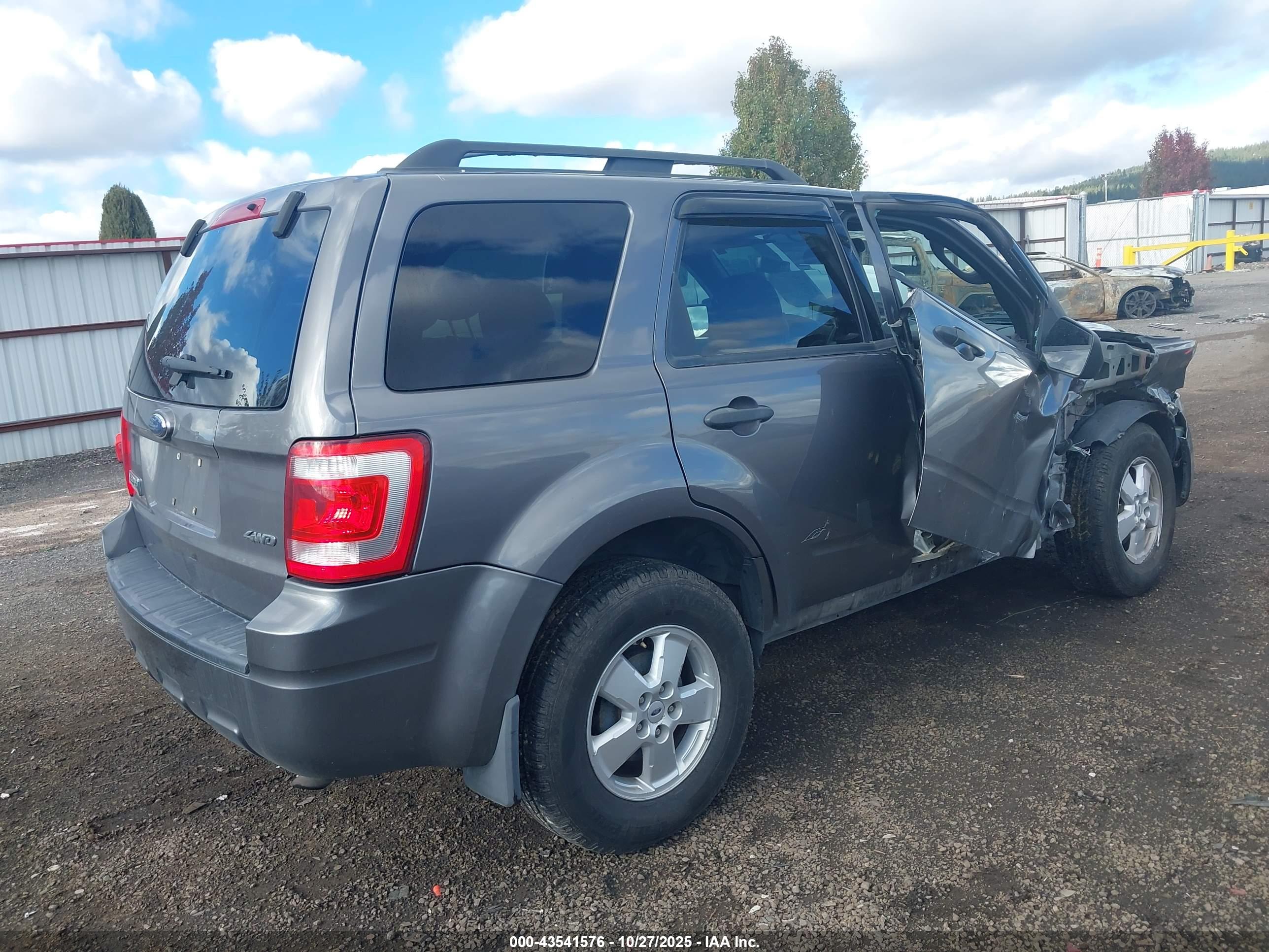 FORD ESCAPE image 4