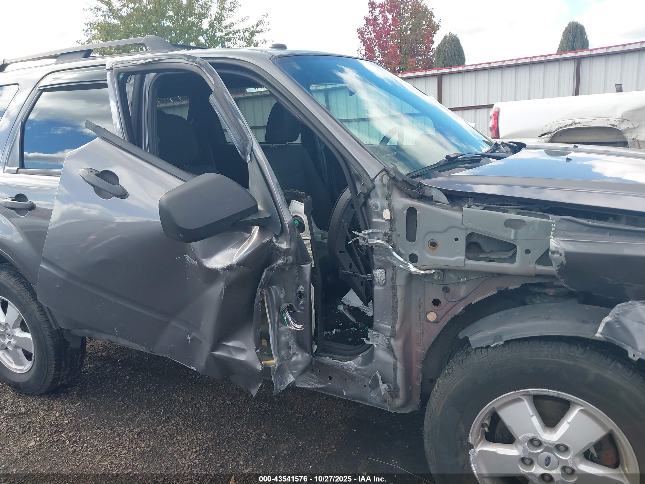 FORD ESCAPE image 6