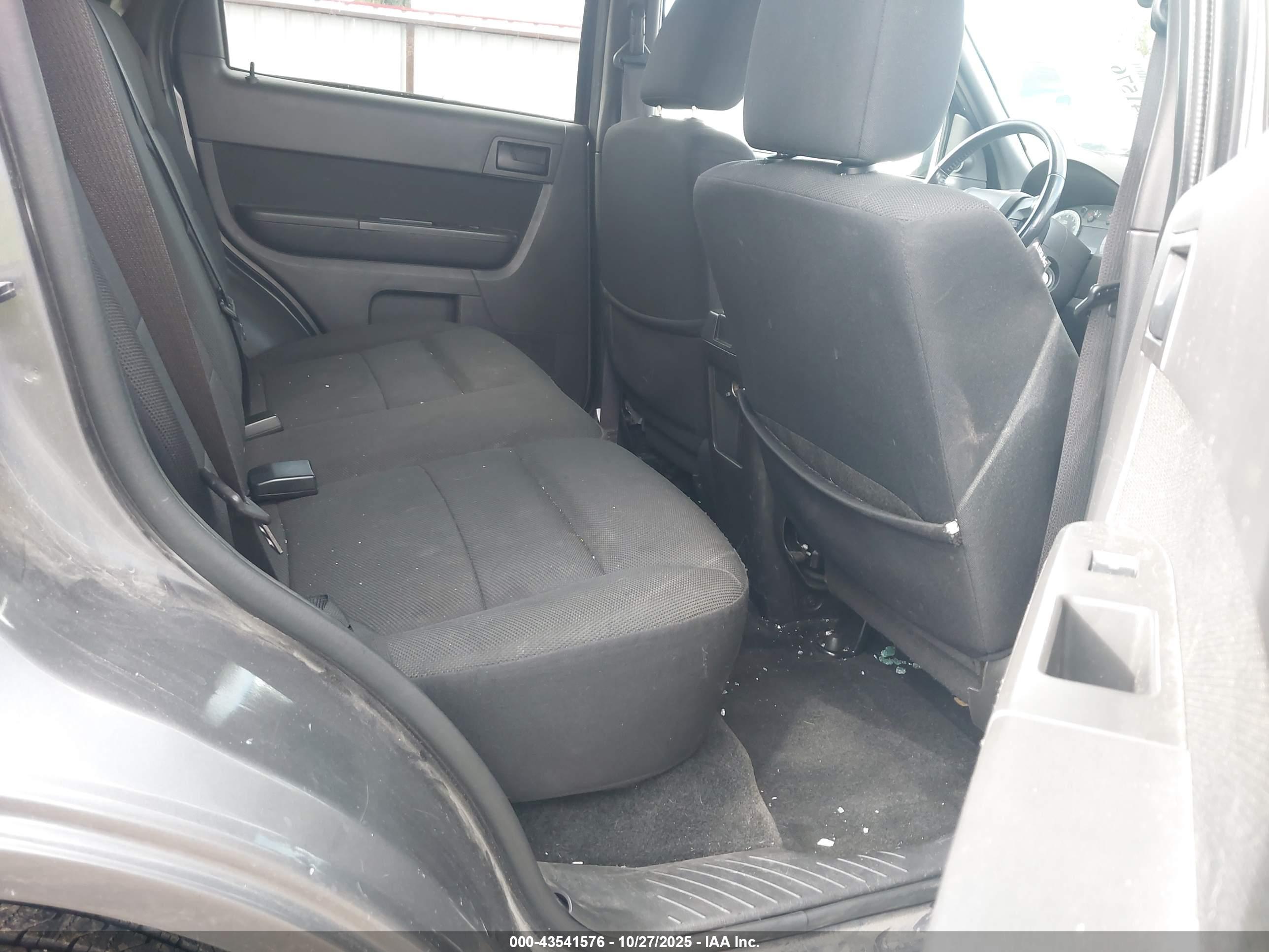 FORD ESCAPE image 8