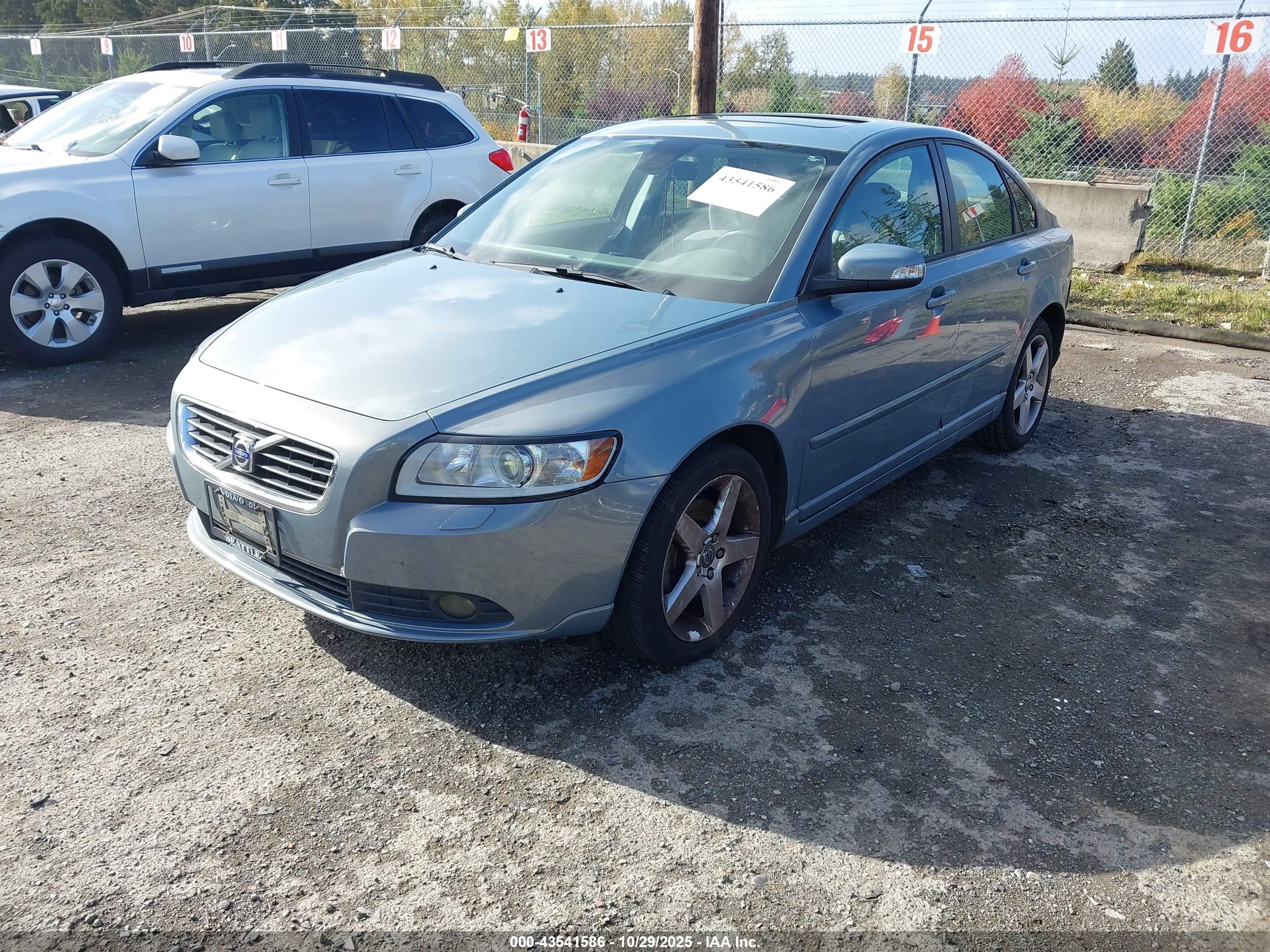 VOLVO S40 image 2