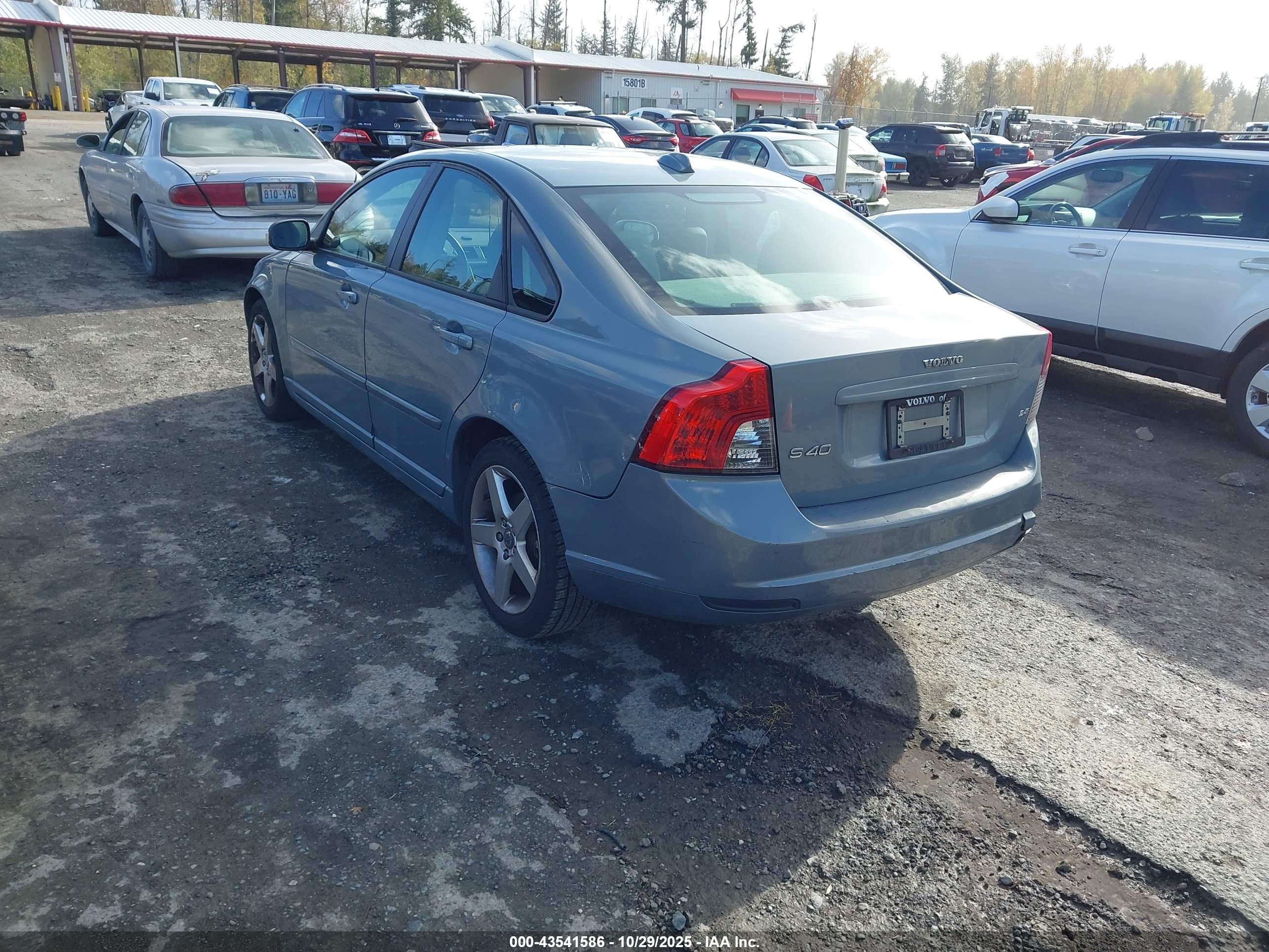 VOLVO S40 image 3