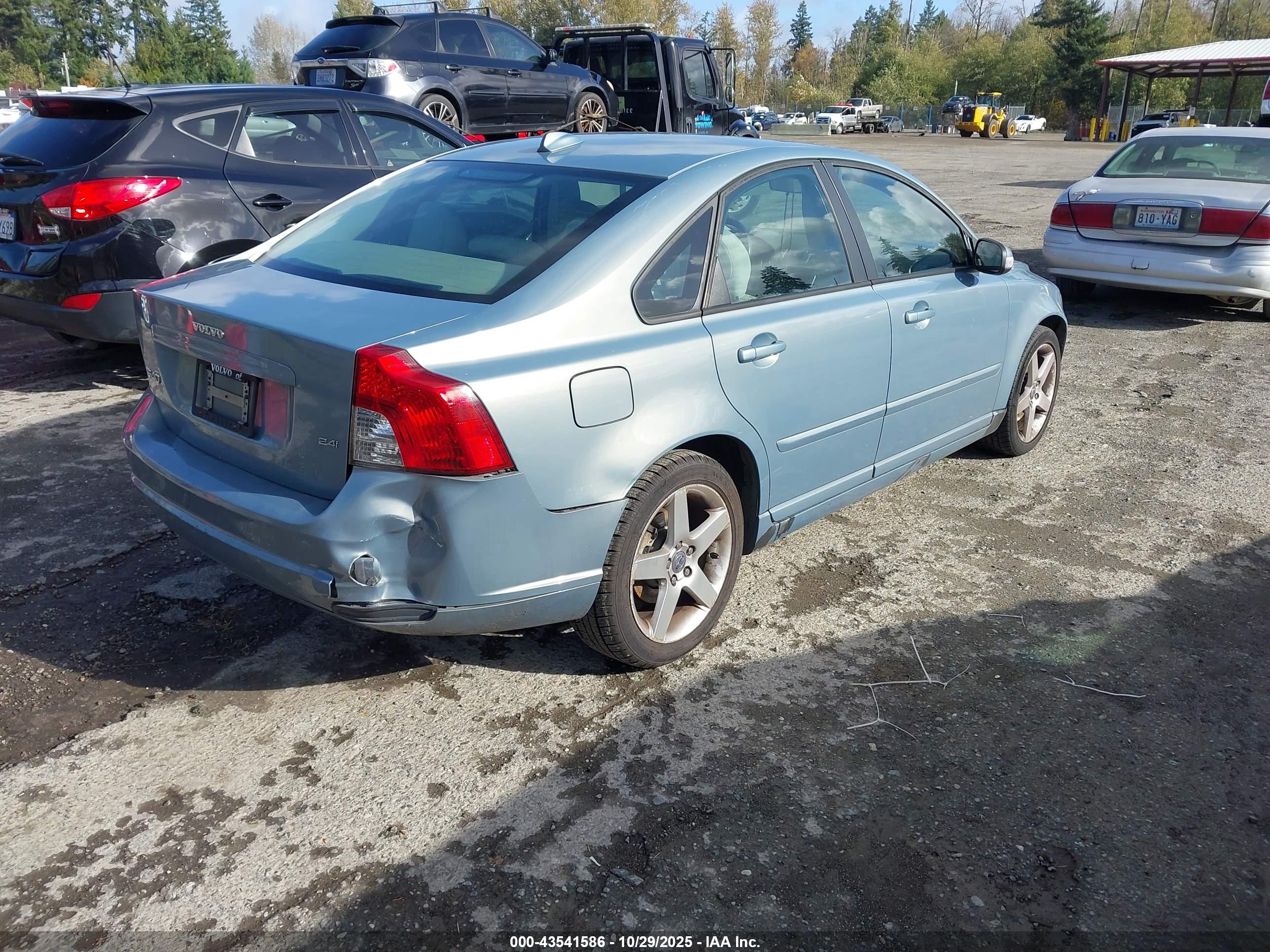 VOLVO S40 image 4
