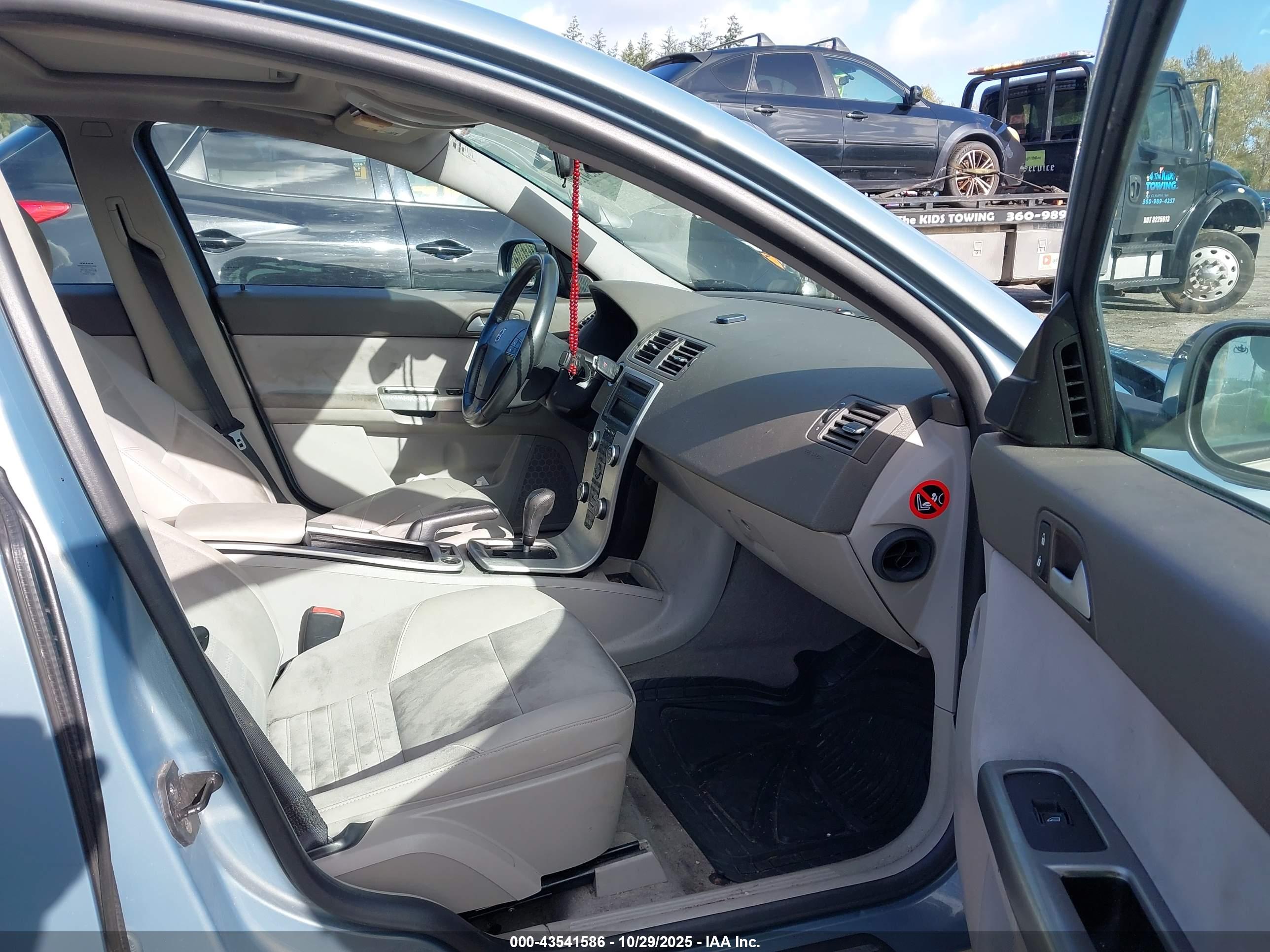 VOLVO S40 image 5