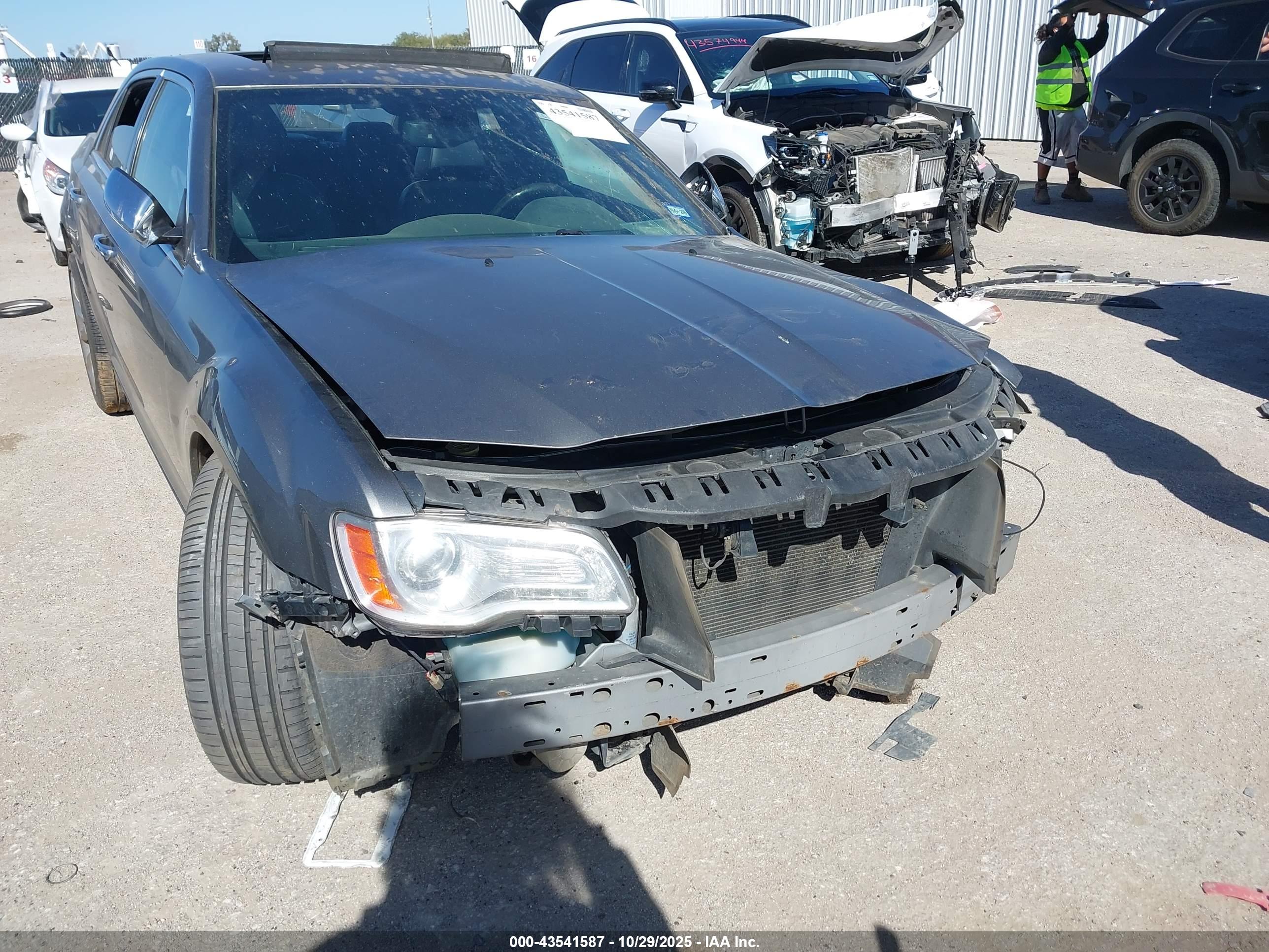 CHRYSLER 300C image 6