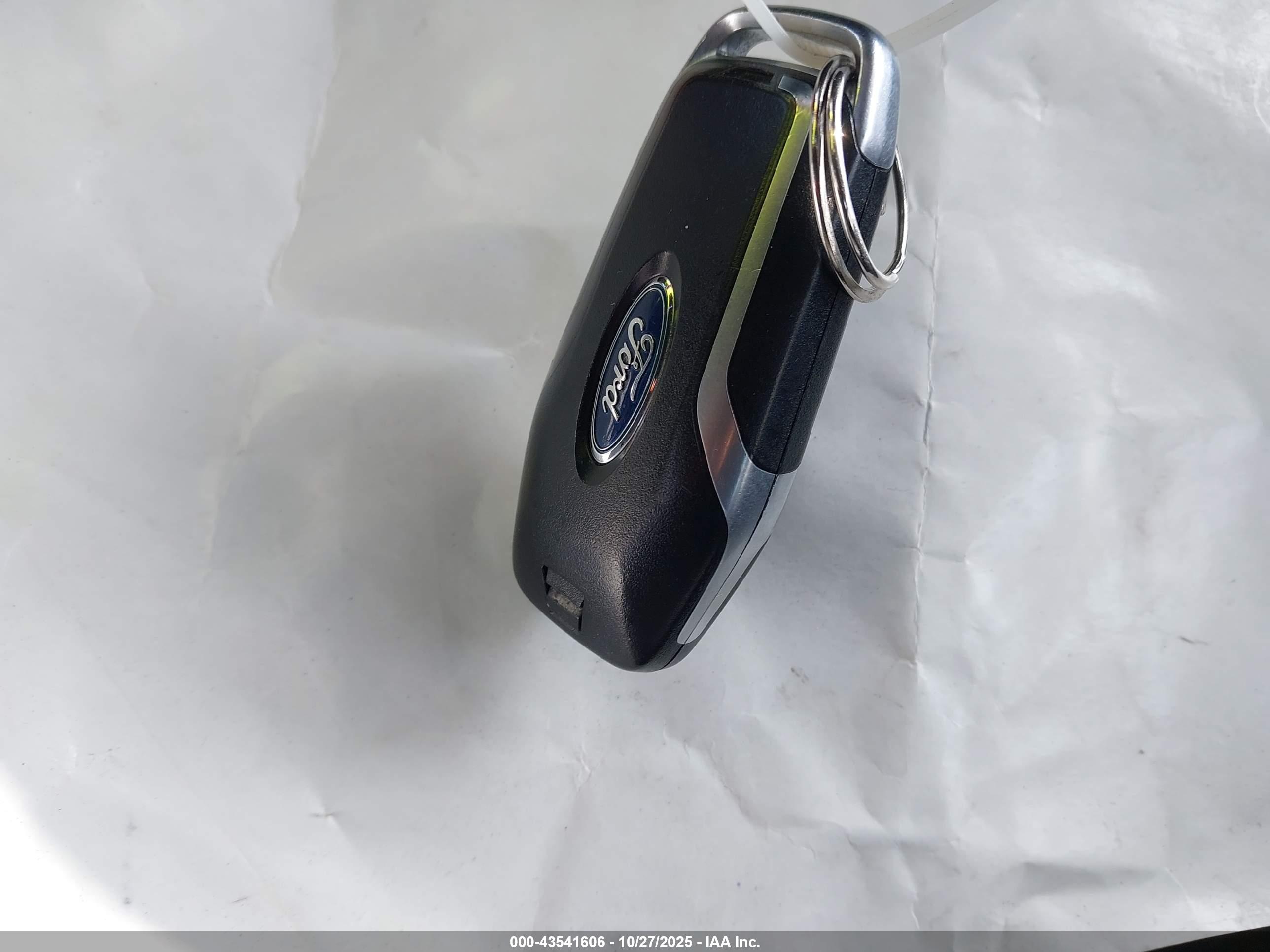 FORD FUSION image 11