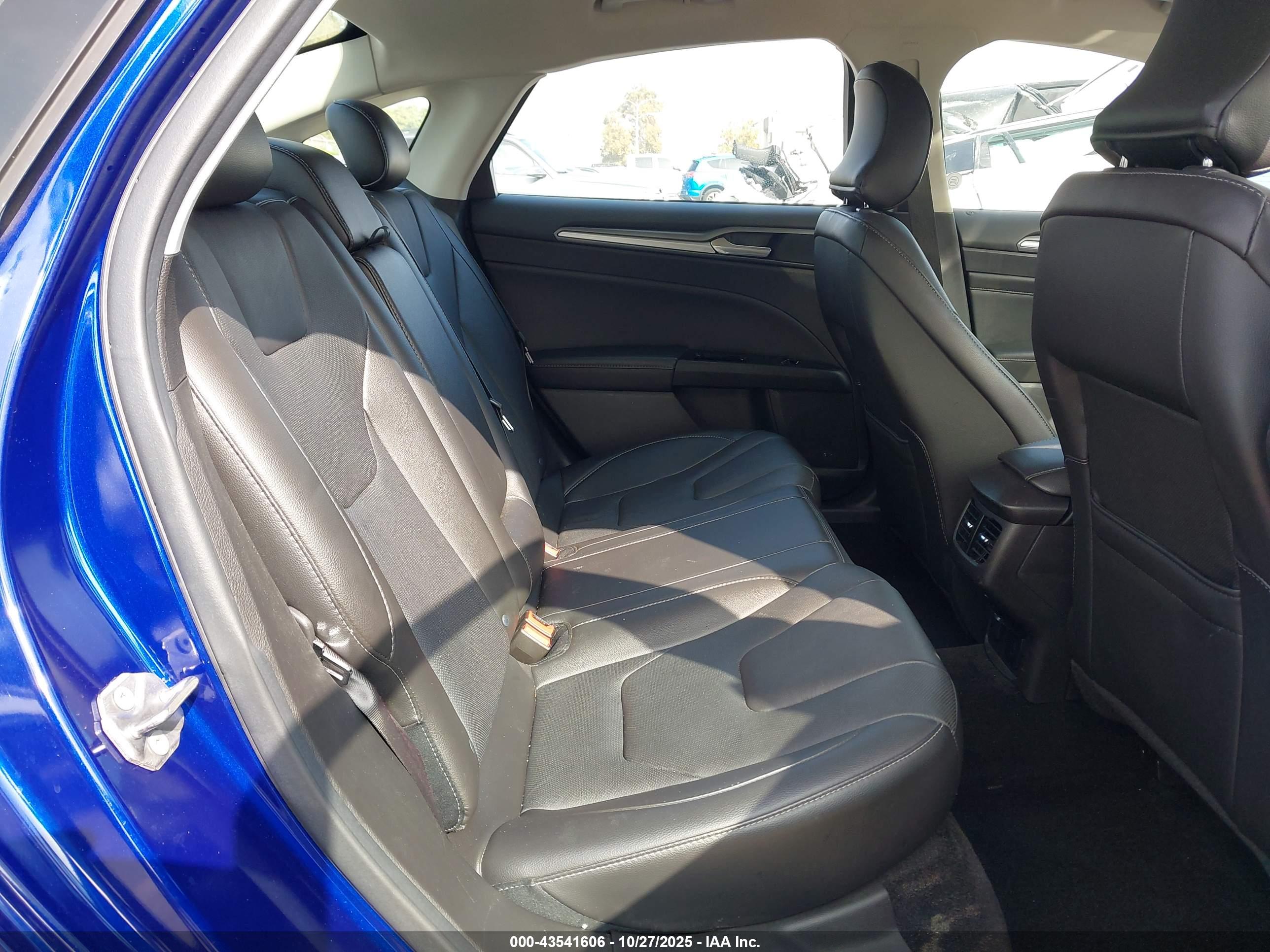 FORD FUSION image 8