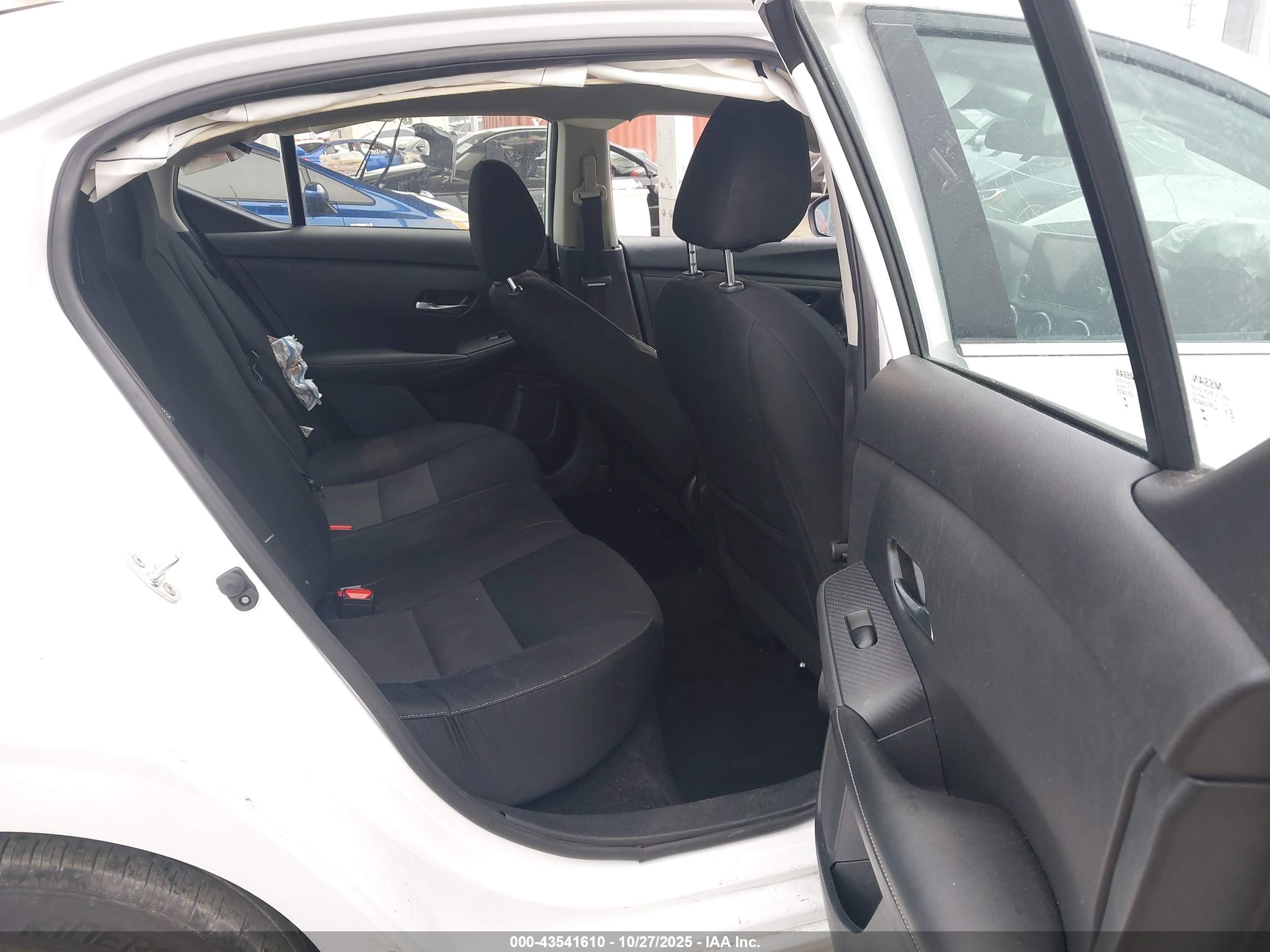 NISSAN SENTRA image 8