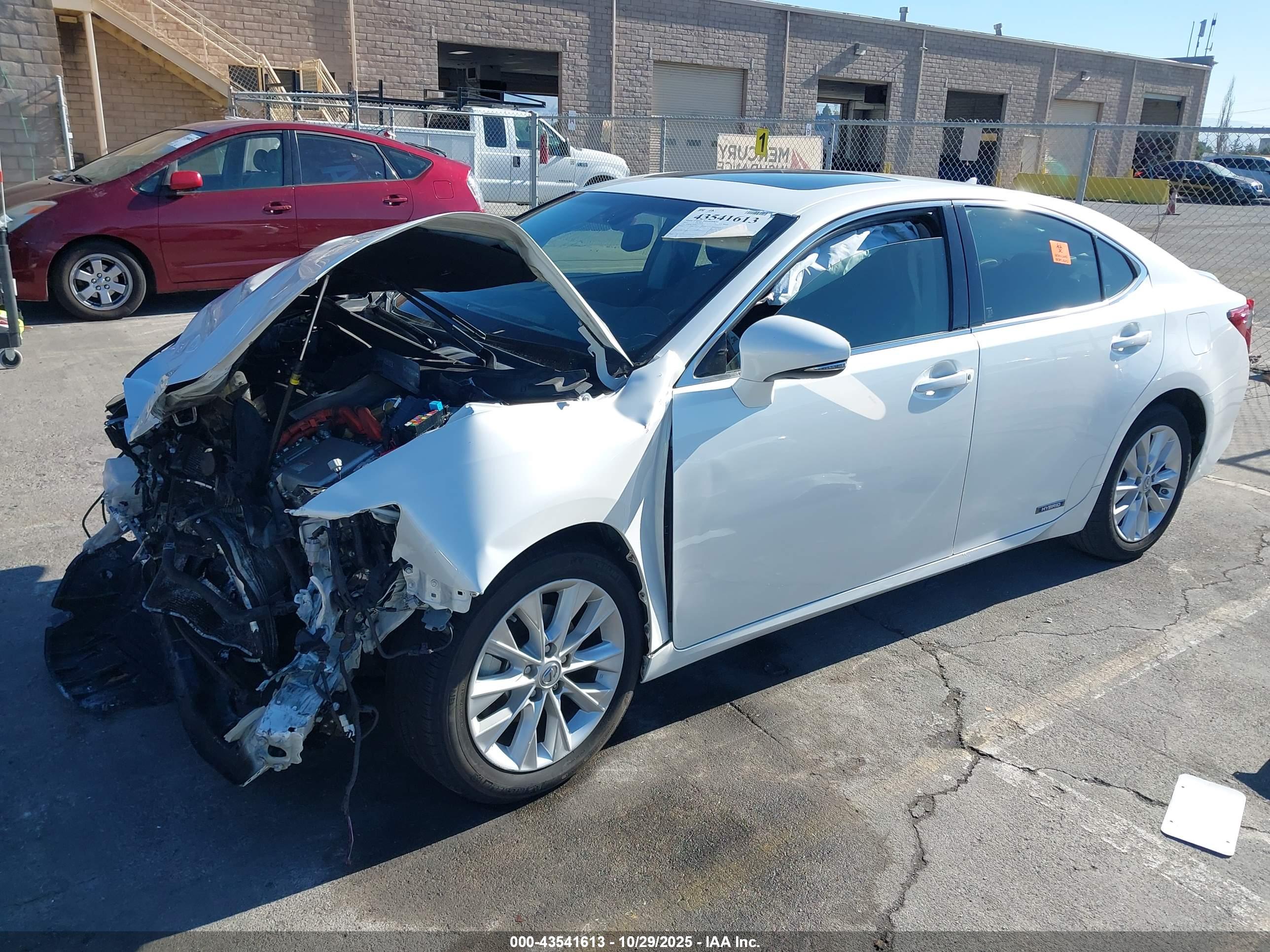 LEXUS ES image 2