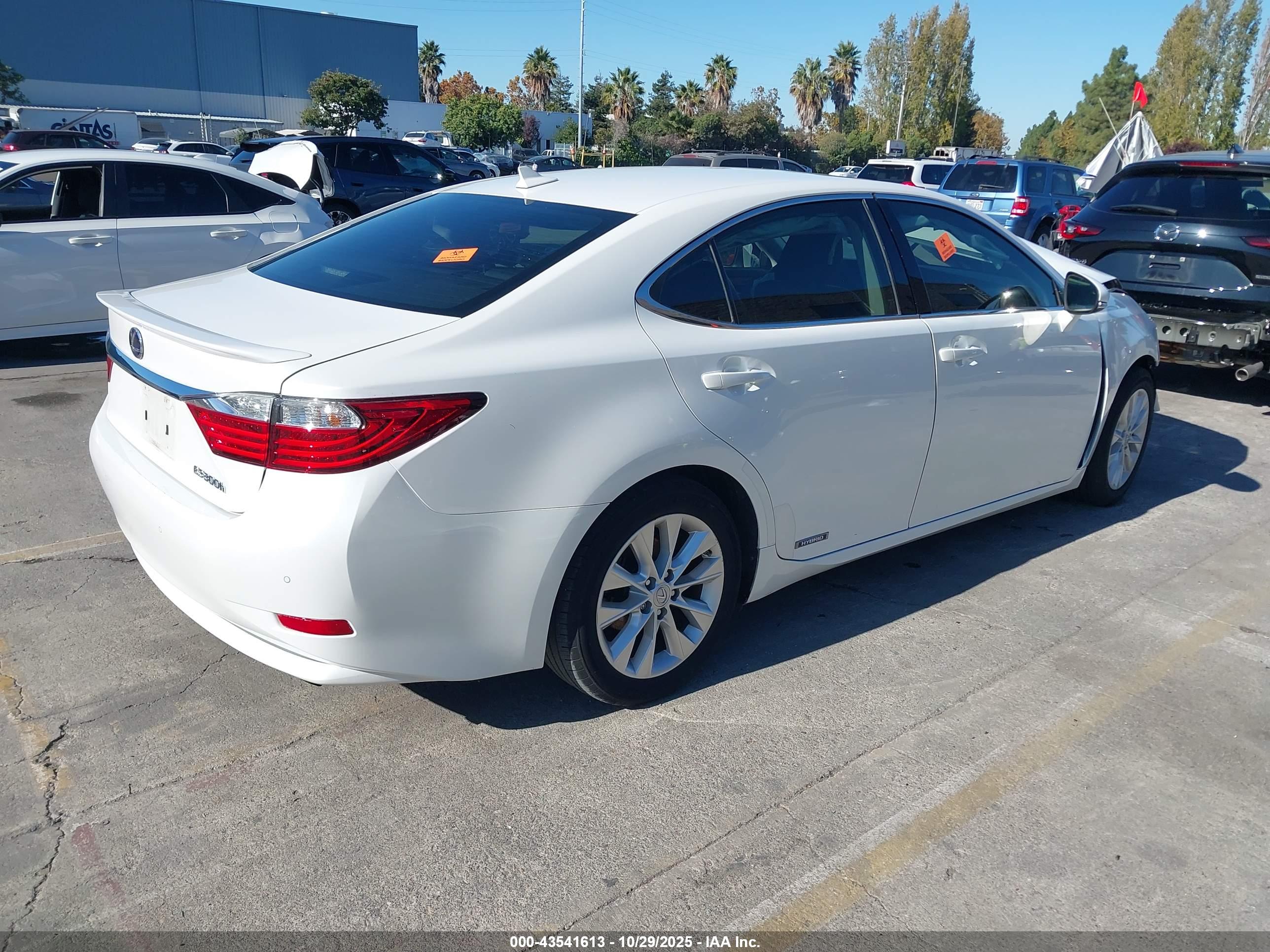 LEXUS ES image 4