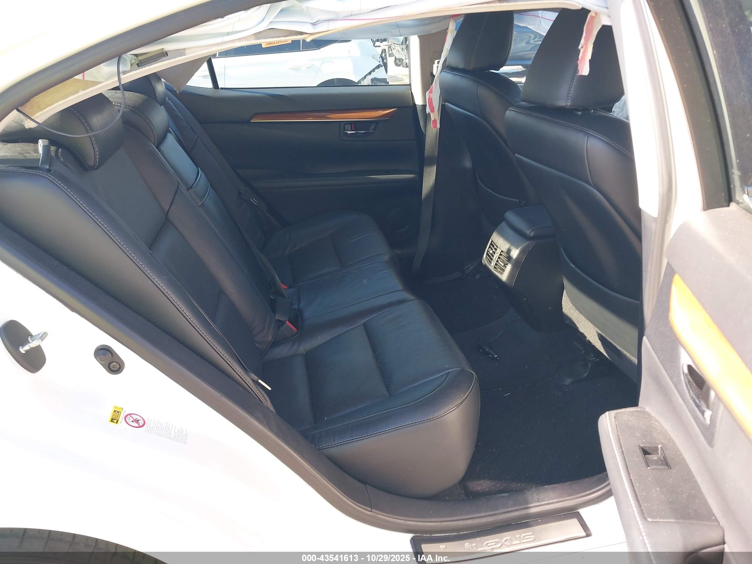 LEXUS ES image 8