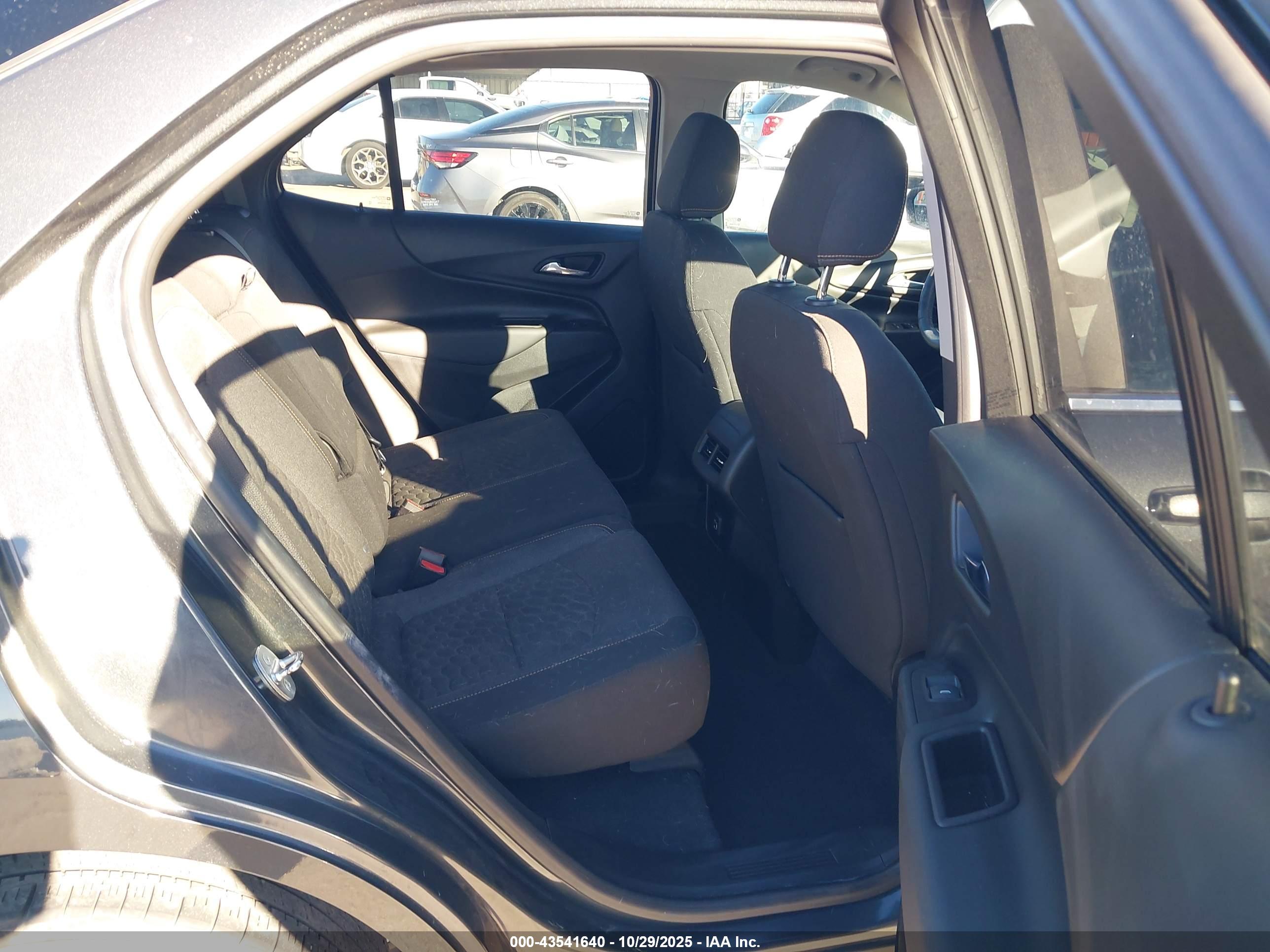 CHEVROLET EQUINOX image 8
