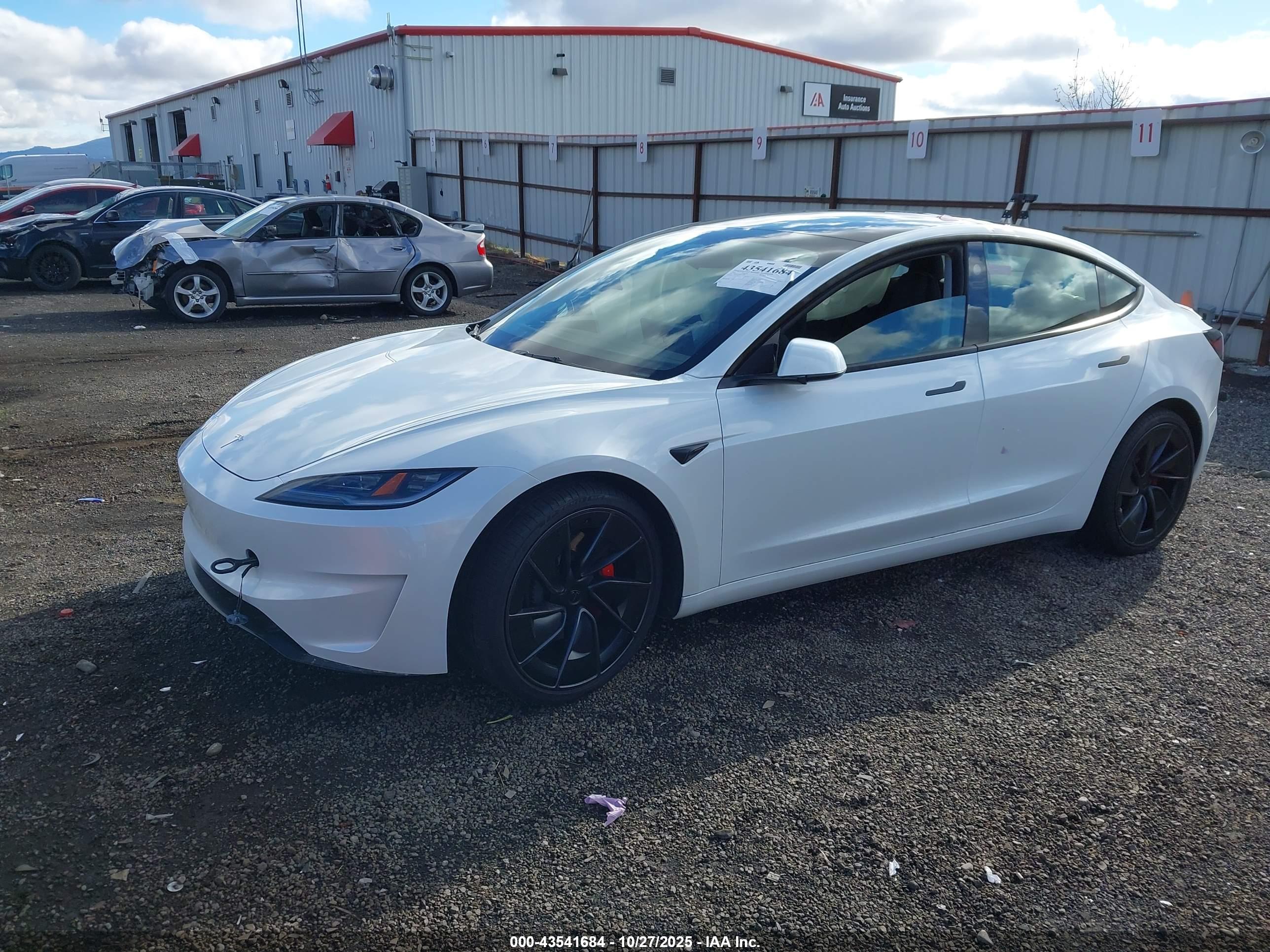 TESLA MODEL image 2