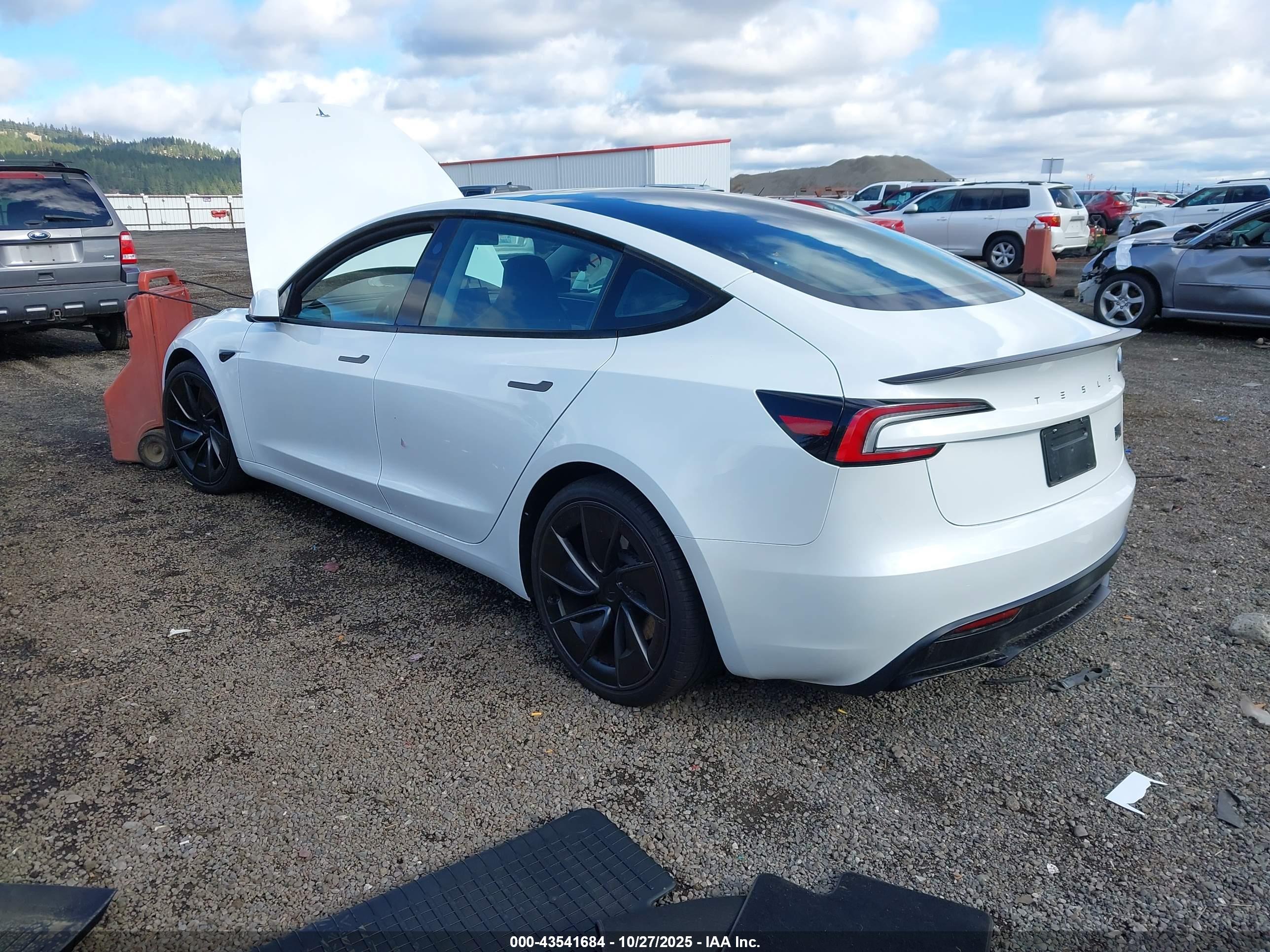 TESLA MODEL image 3