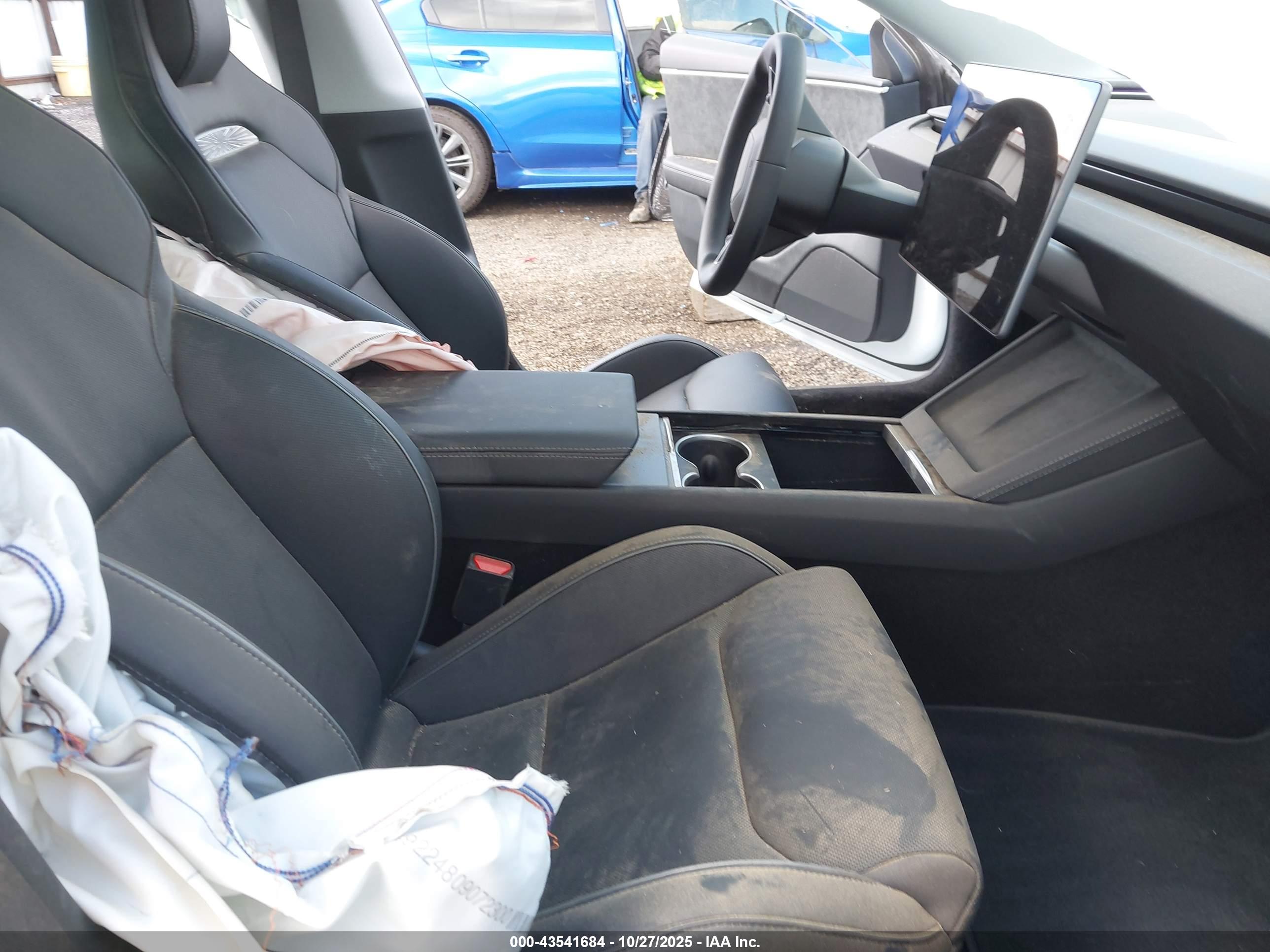 TESLA MODEL image 5