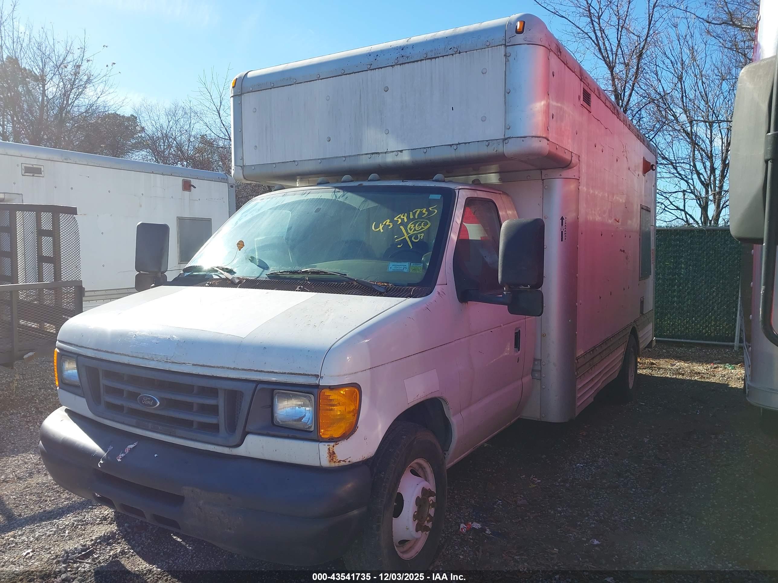 FORD E-450 image 2