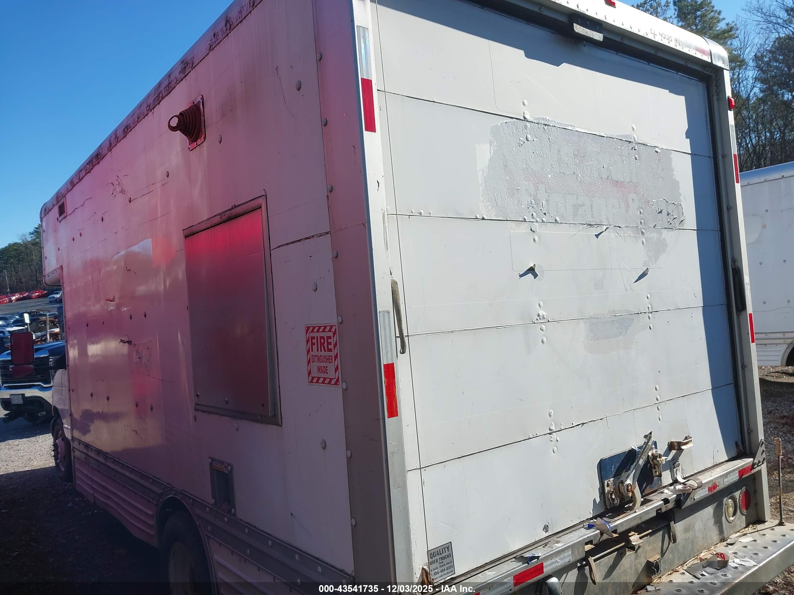 FORD E-450 image 3
