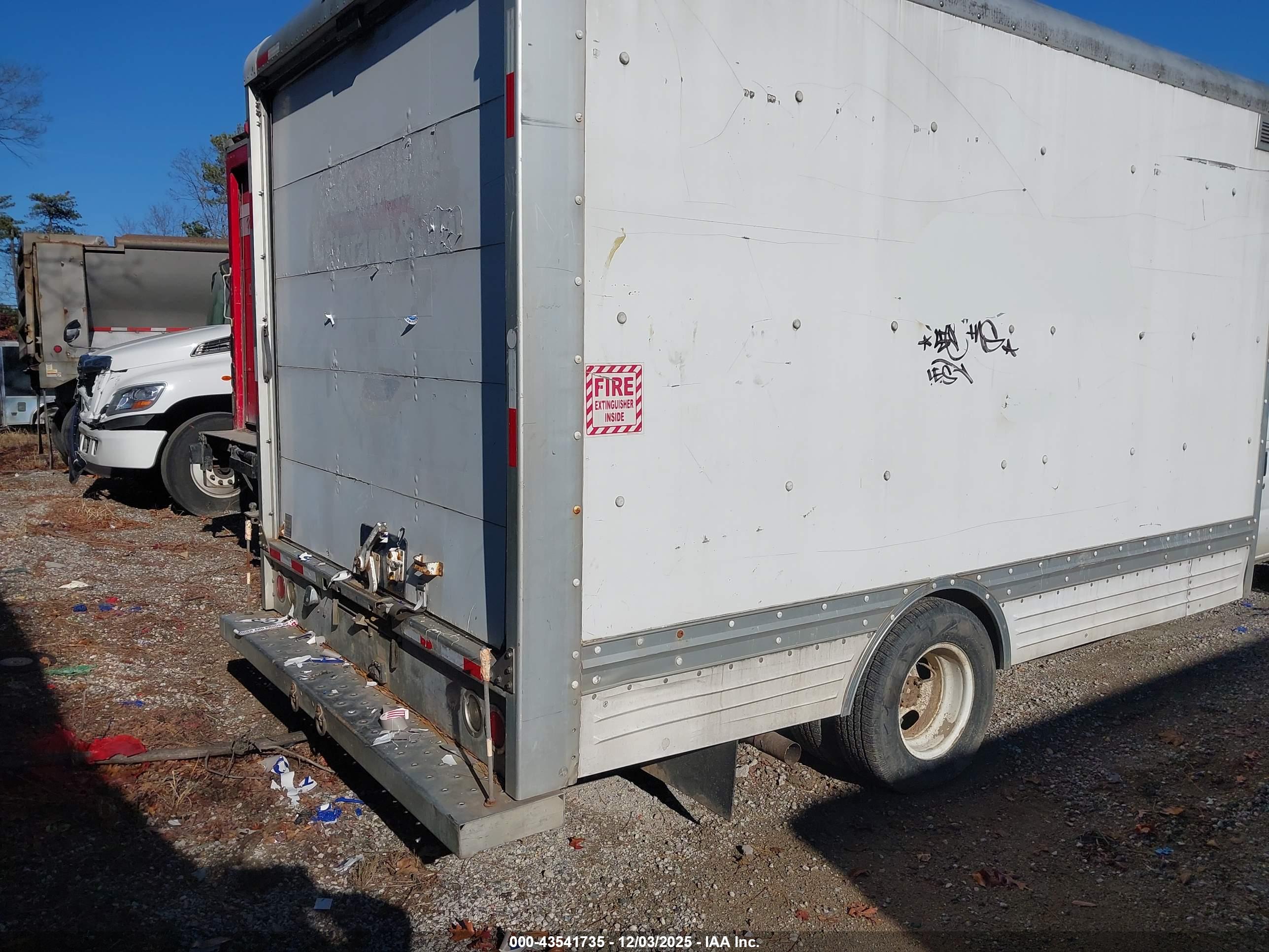 FORD E-450 image 4