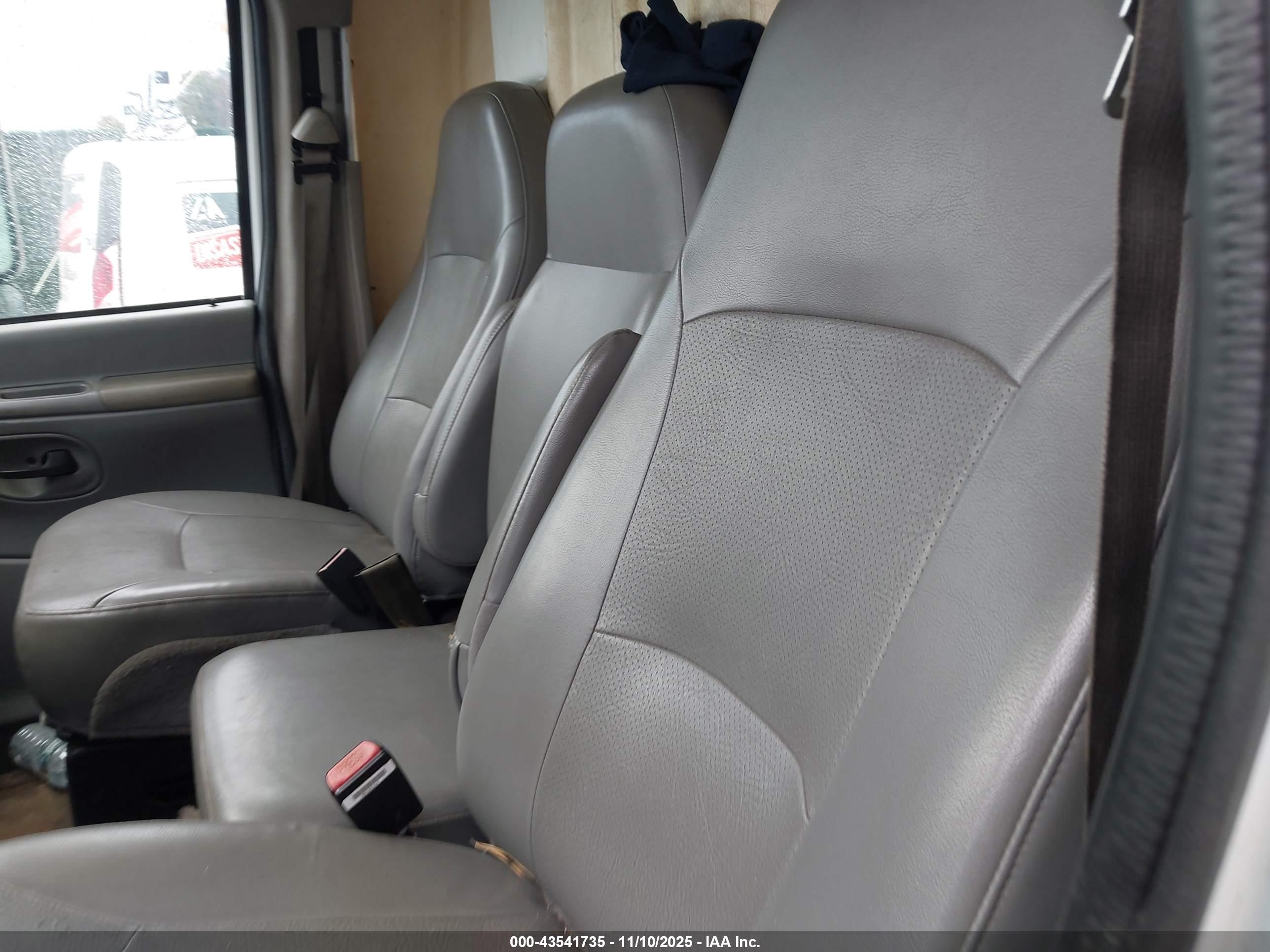 FORD E-450 image 7