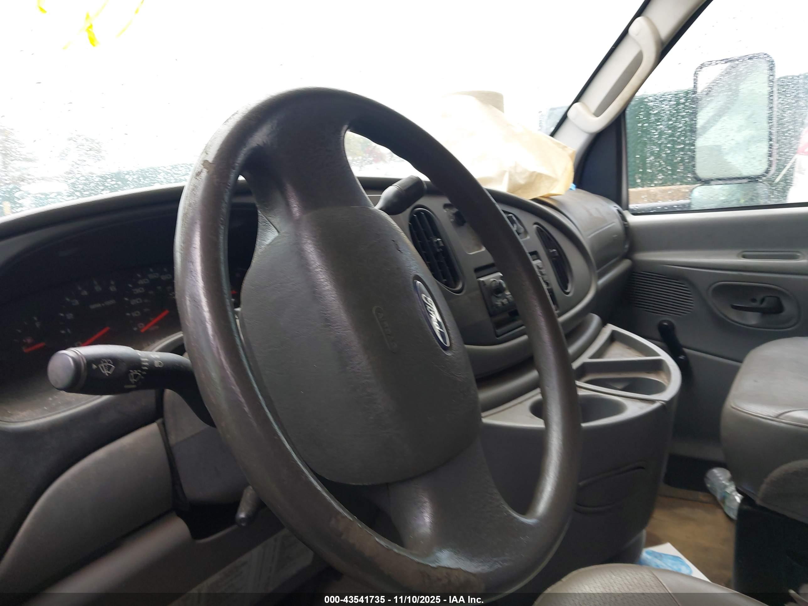 FORD E-450 image 8