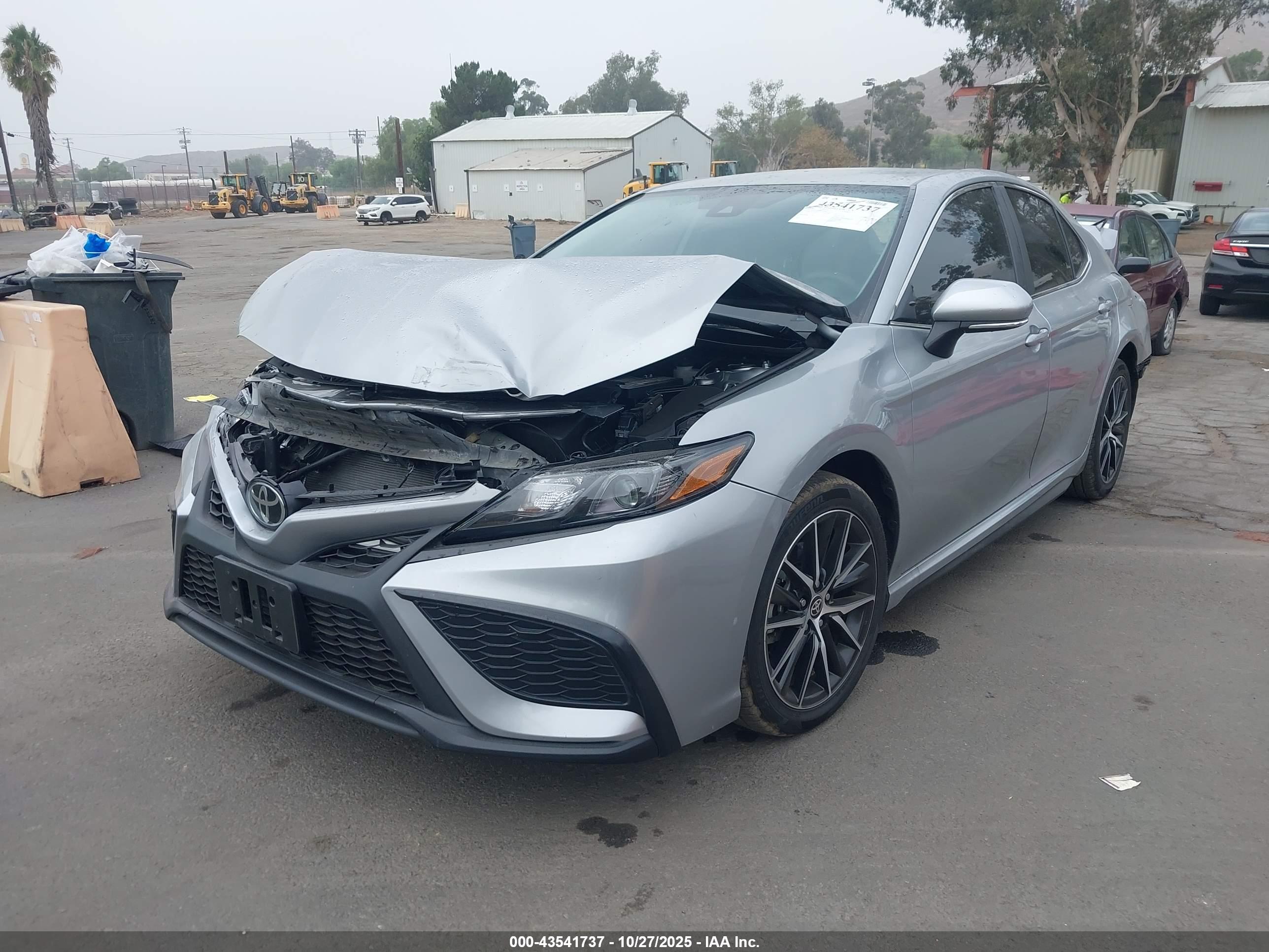 TOYOTA CAMRY image 2