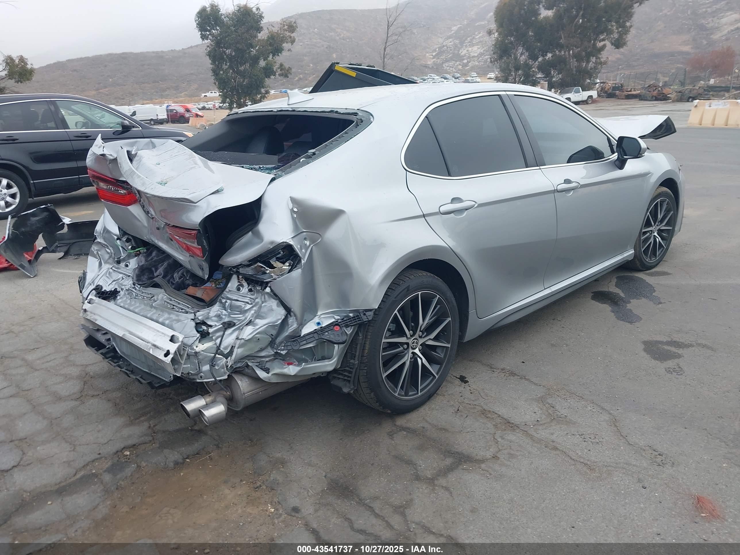 TOYOTA CAMRY image 4