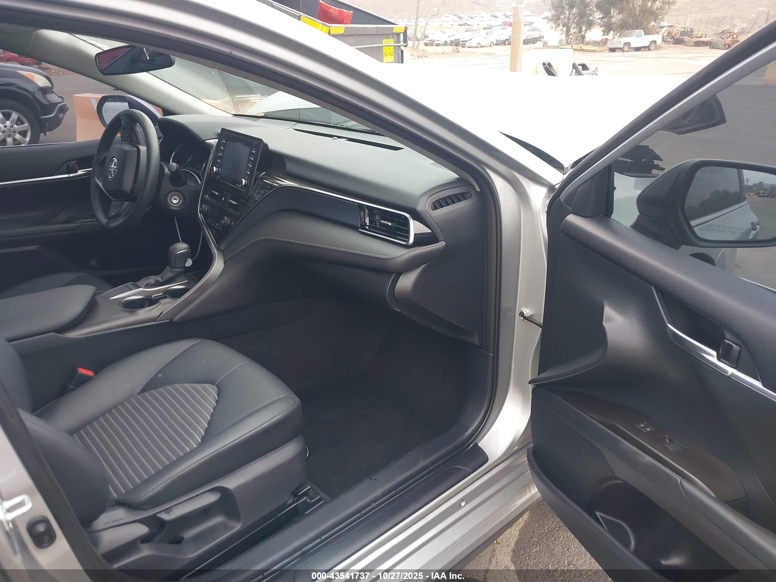 TOYOTA CAMRY image 5