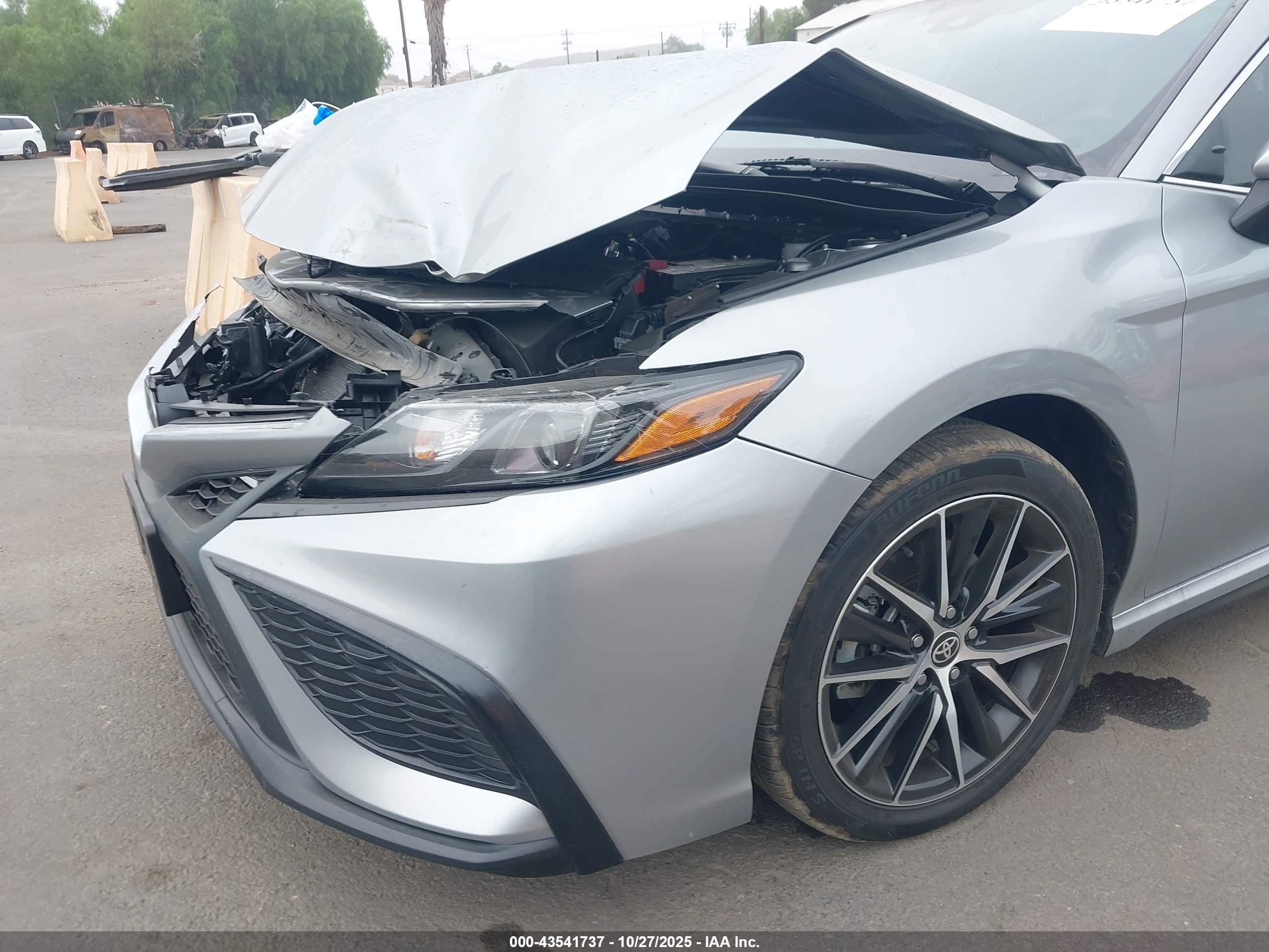 TOYOTA CAMRY image 6
