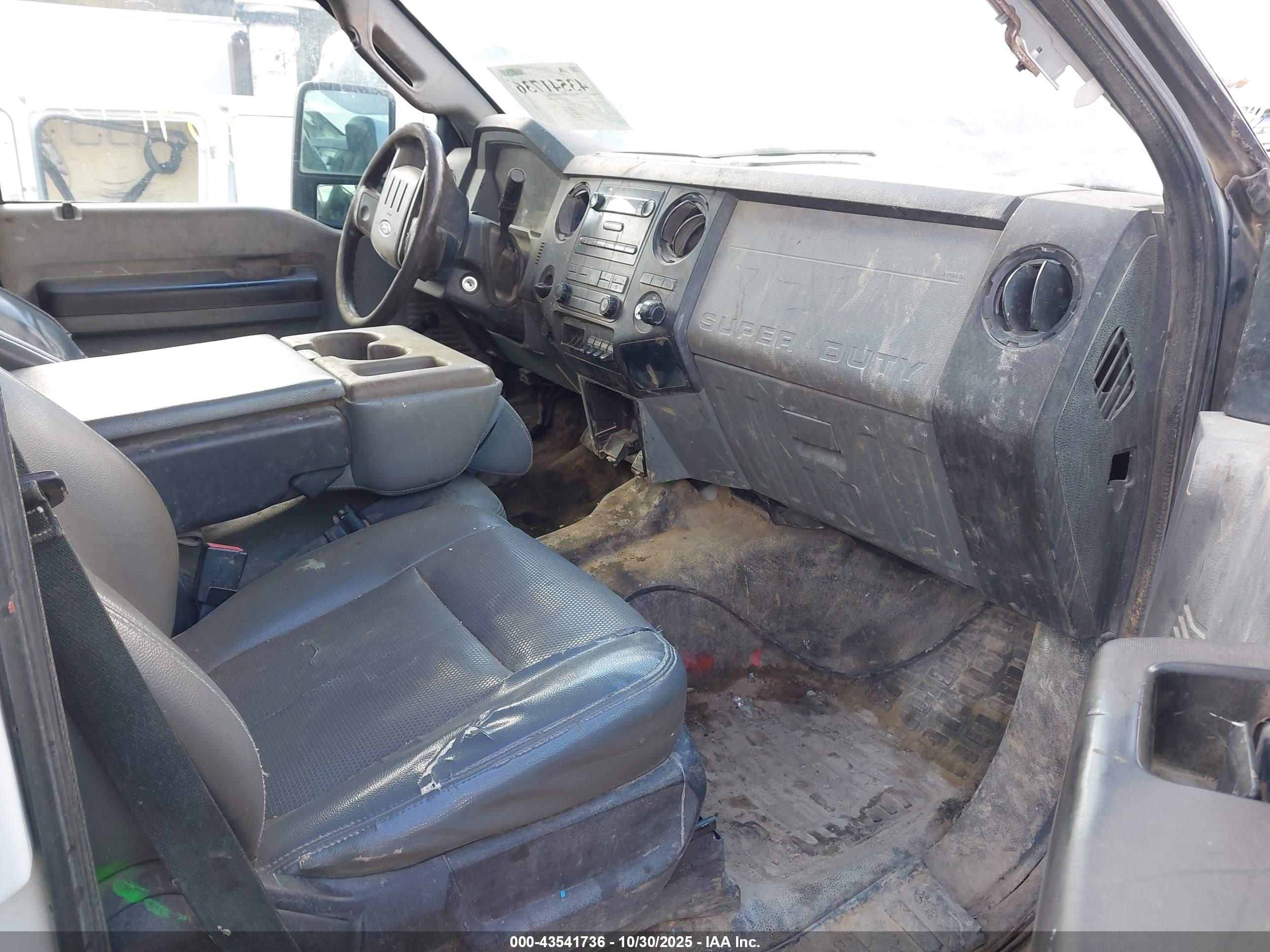 FORD F-550 image 8