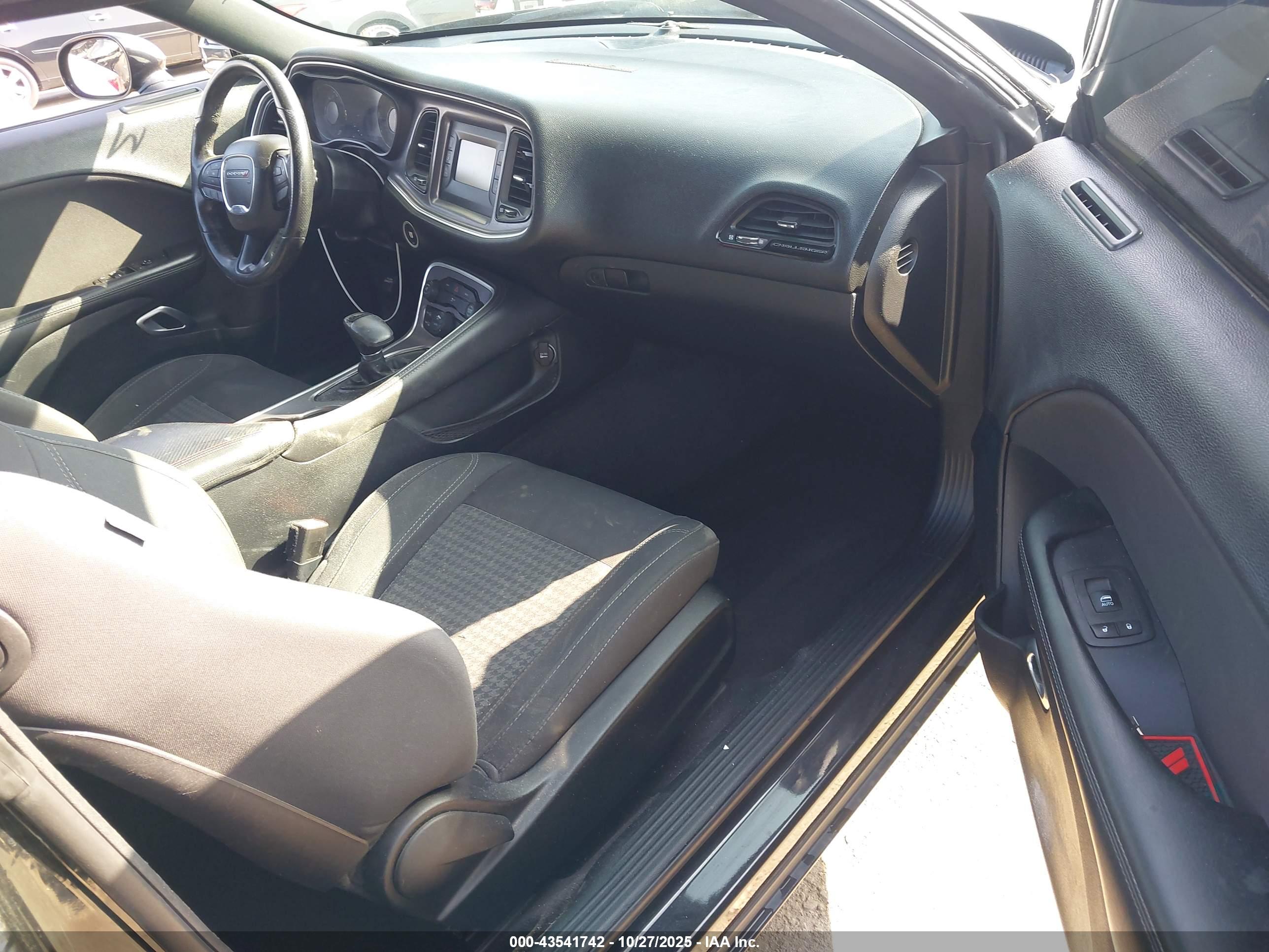 DODGE CHALLENGER image 5