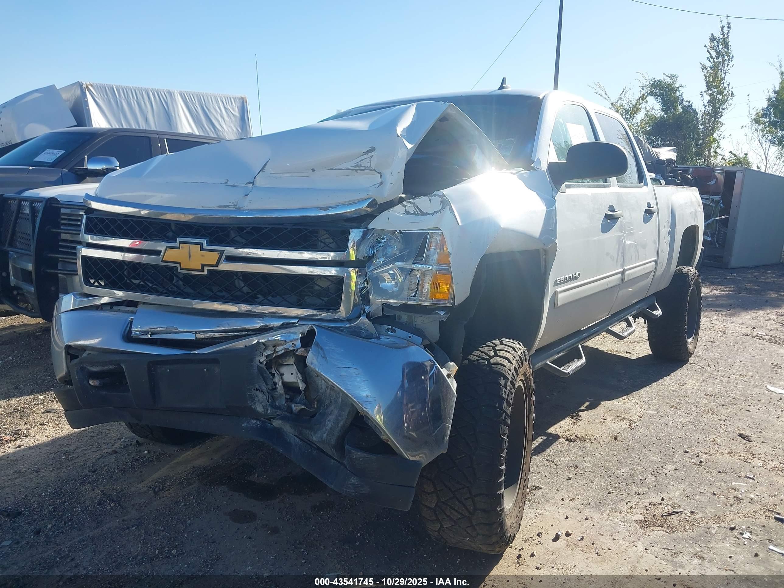 CHEVROLET SILVERADO image 2