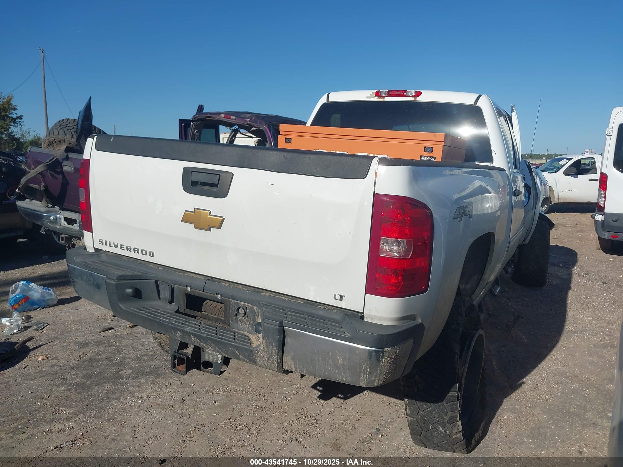 CHEVROLET SILVERADO image 4
