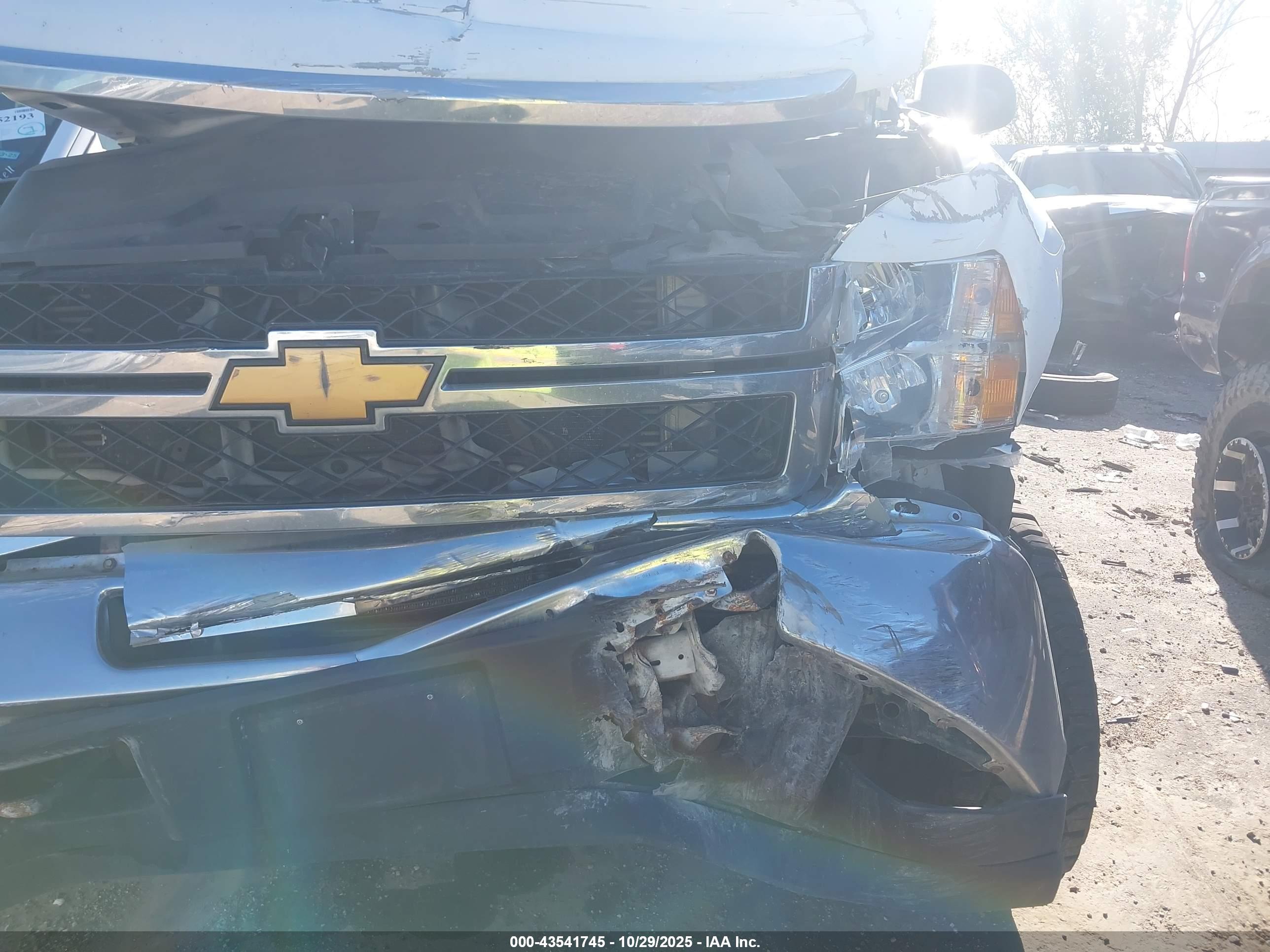 CHEVROLET SILVERADO image 6