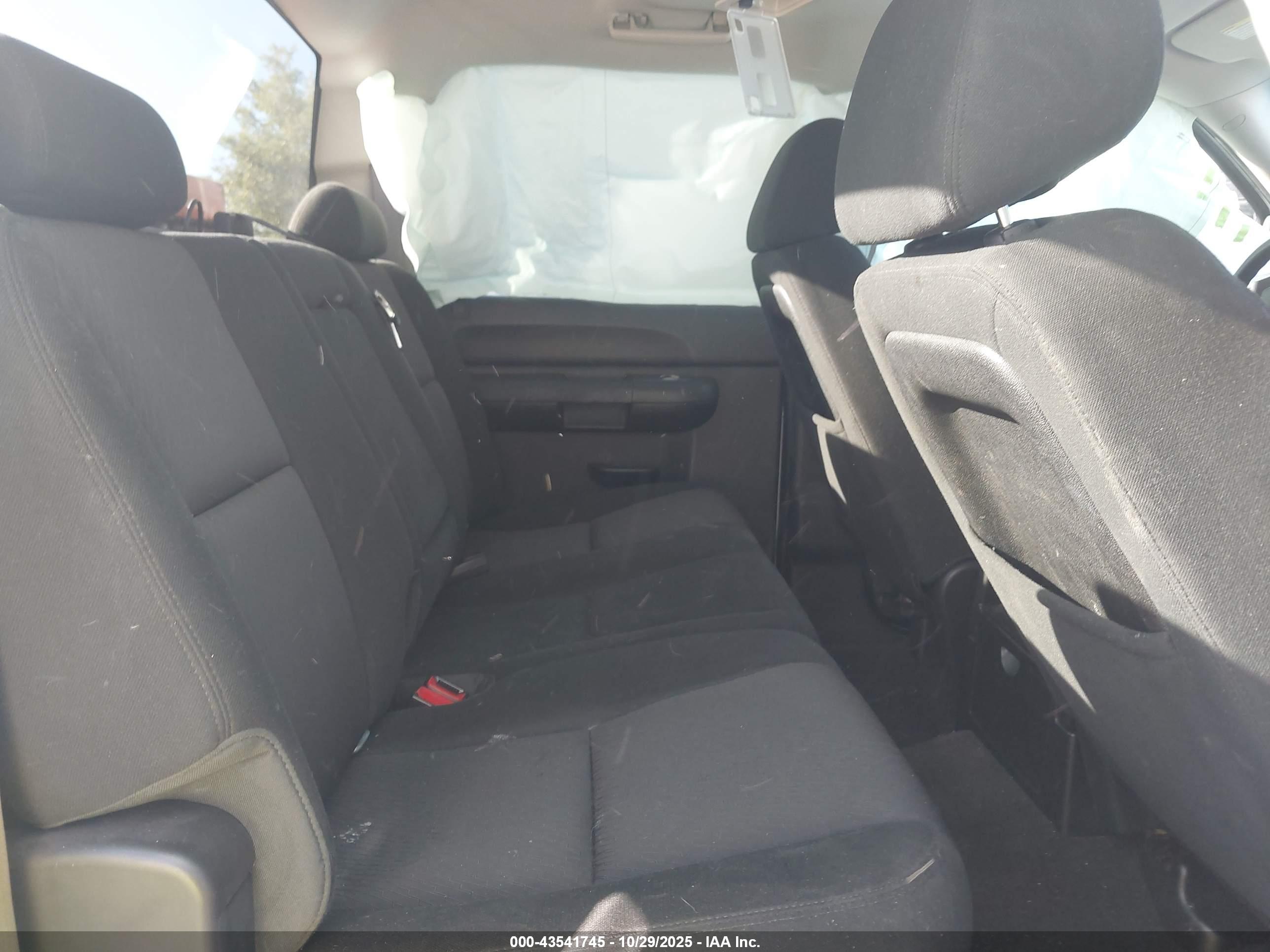 CHEVROLET SILVERADO image 8