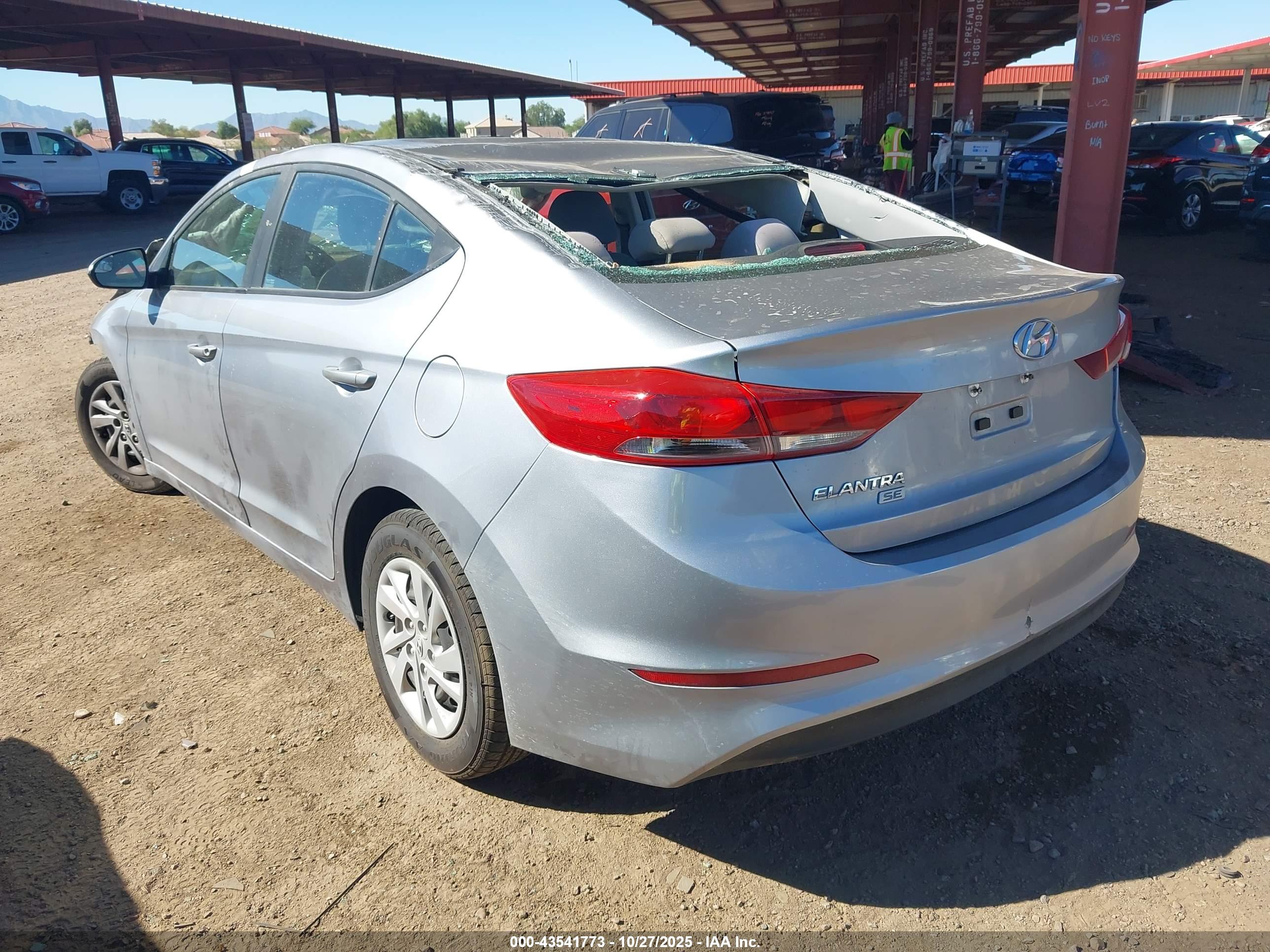 HYUNDAI ELANTRA image 3