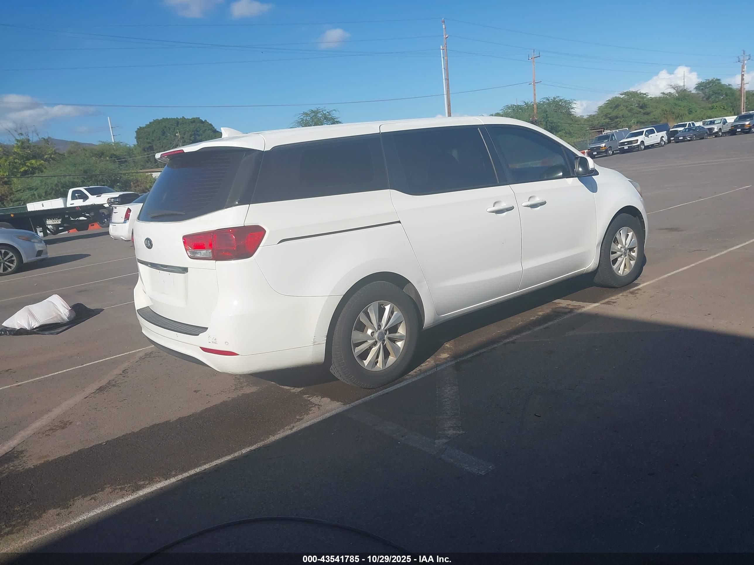 KIA SEDONA image 4