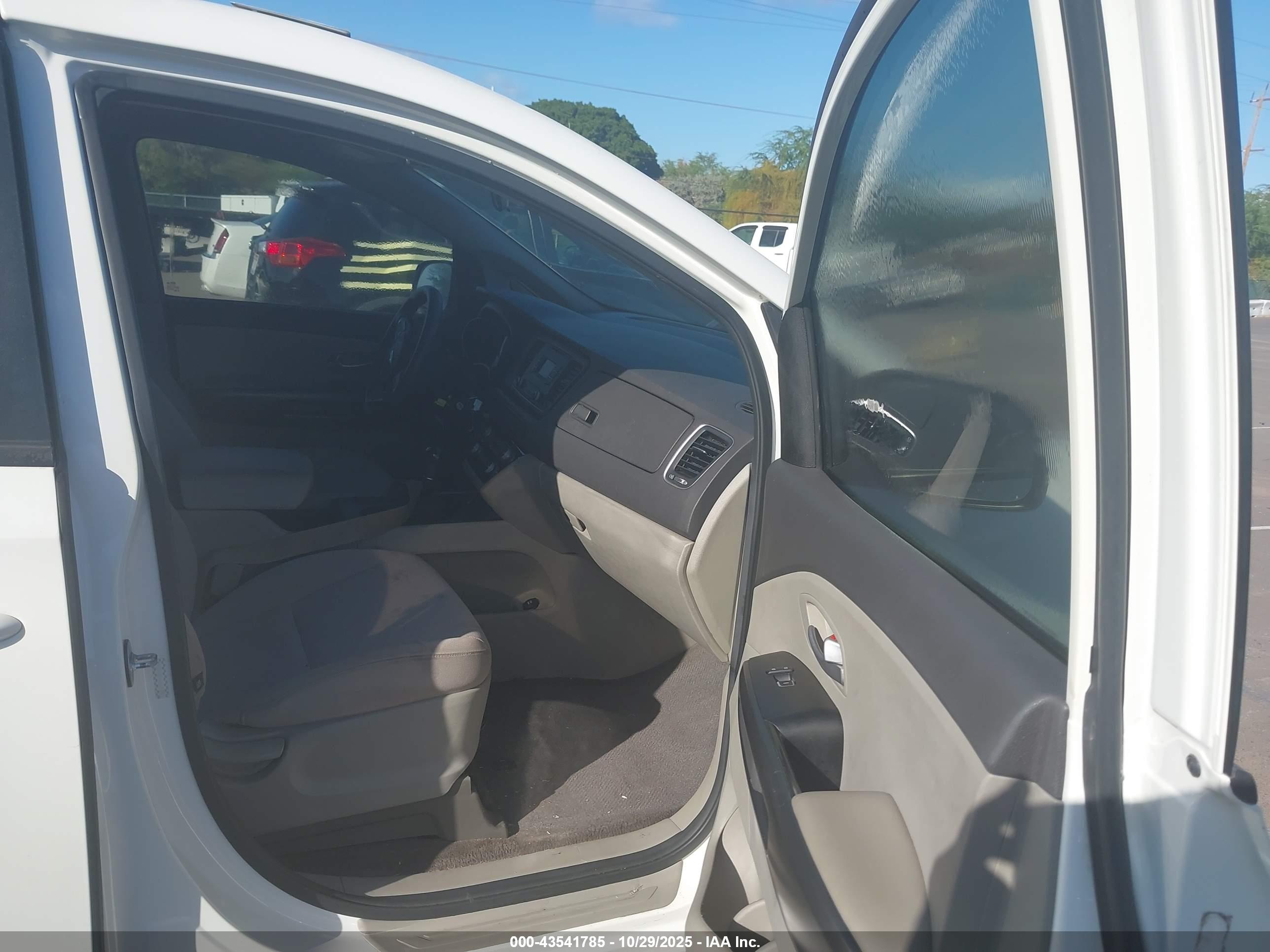 KIA SEDONA image 5