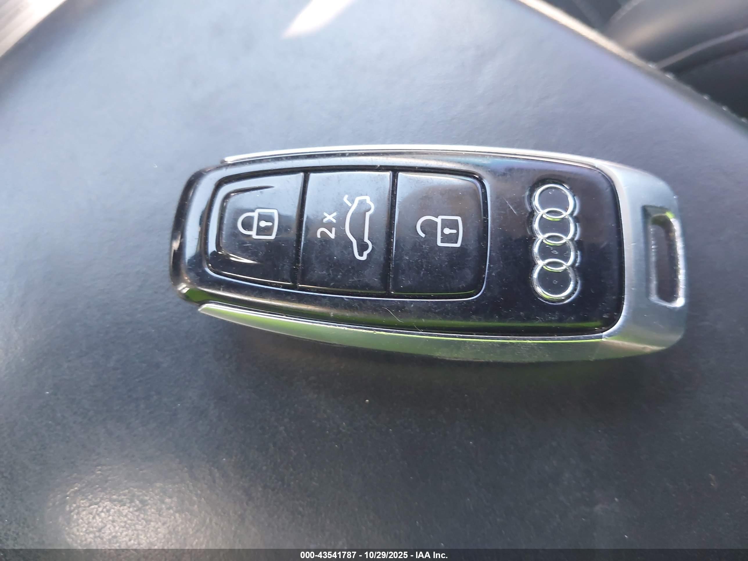 AUDI E-TRON image 11