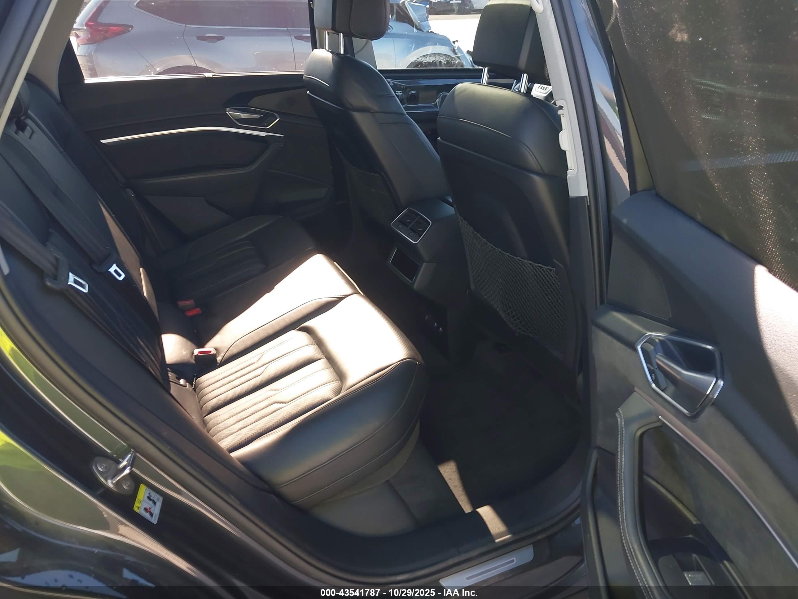 AUDI E-TRON image 8