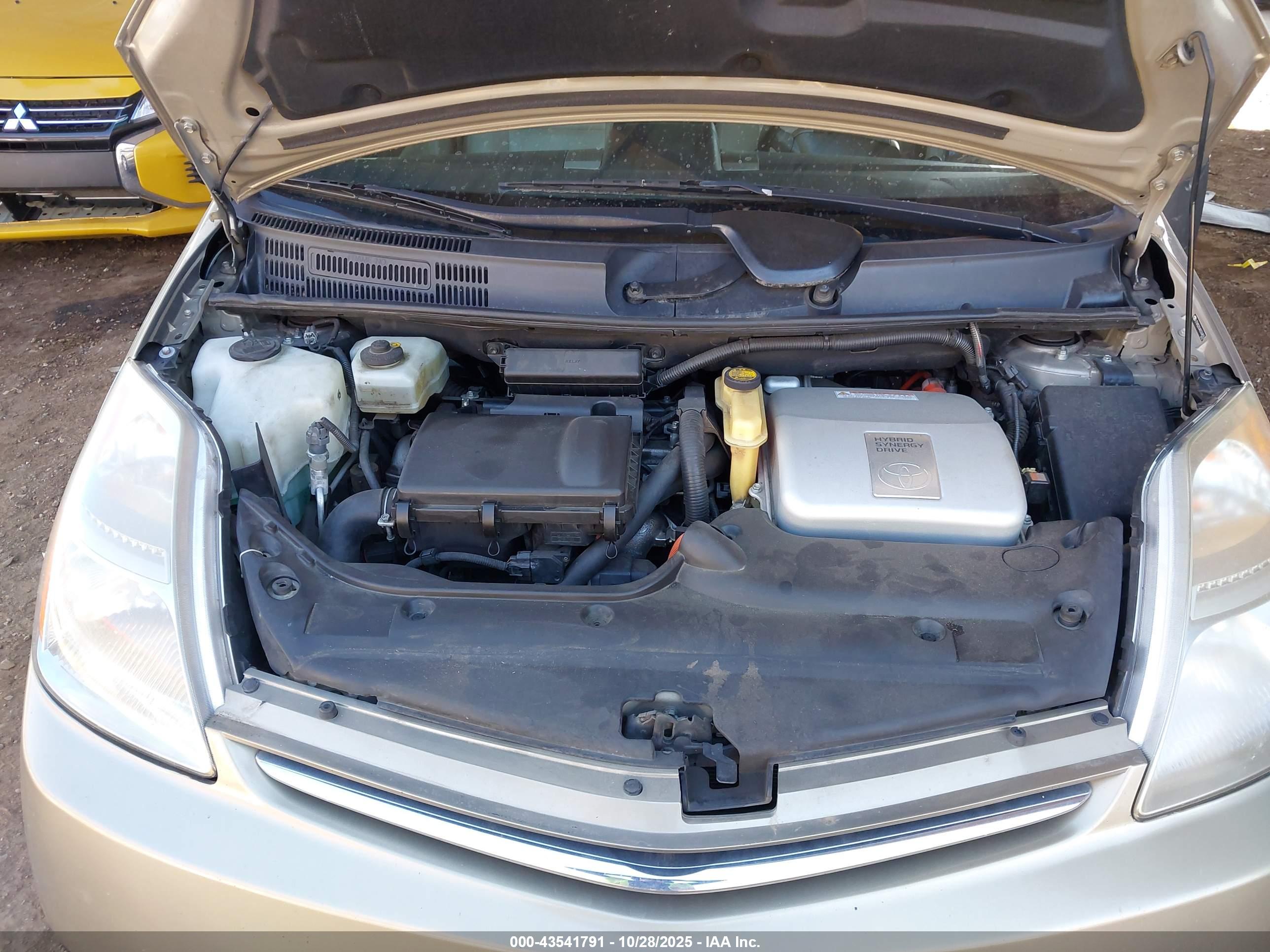 TOYOTA PRIUS image 10