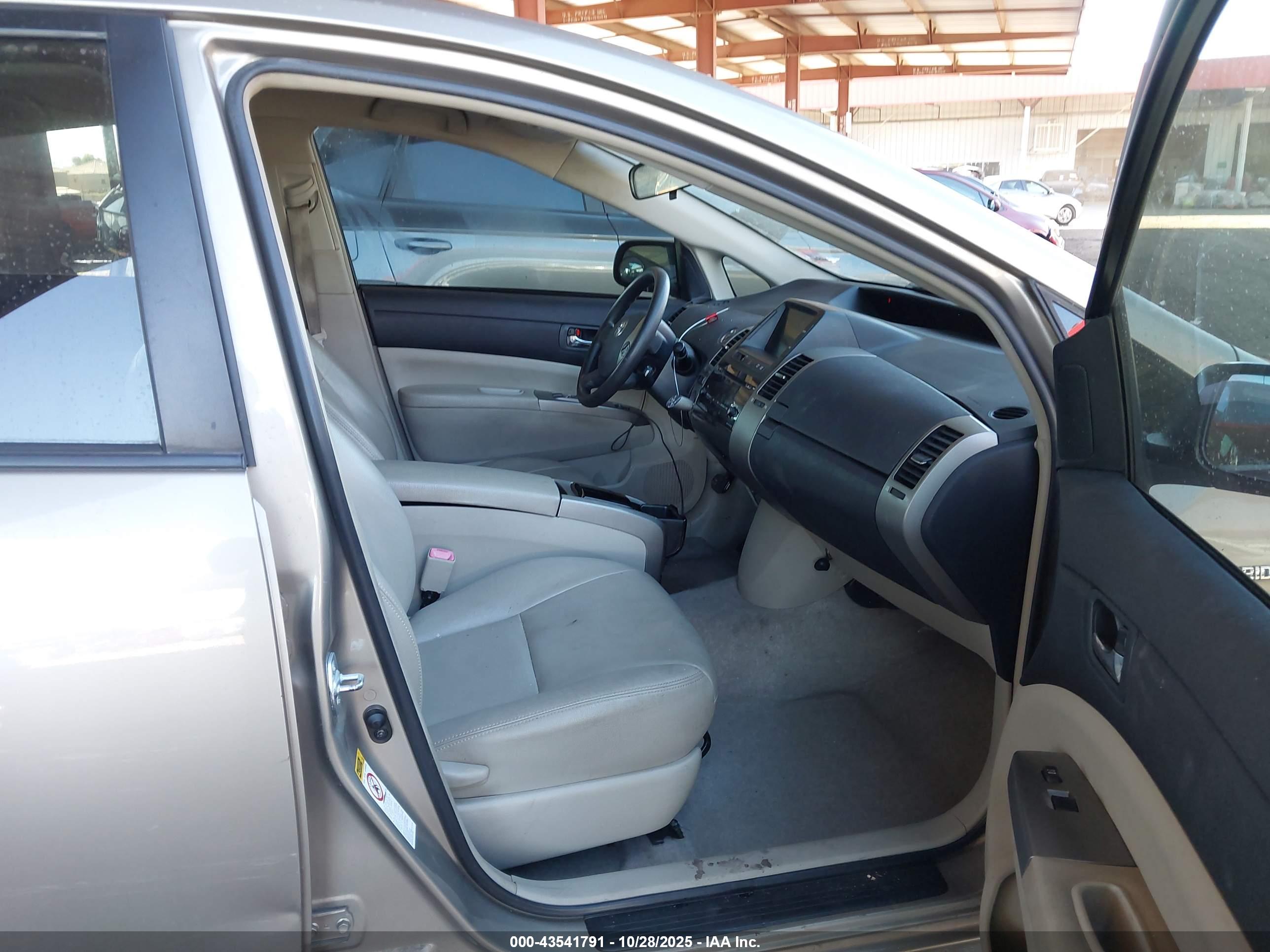 TOYOTA PRIUS image 5