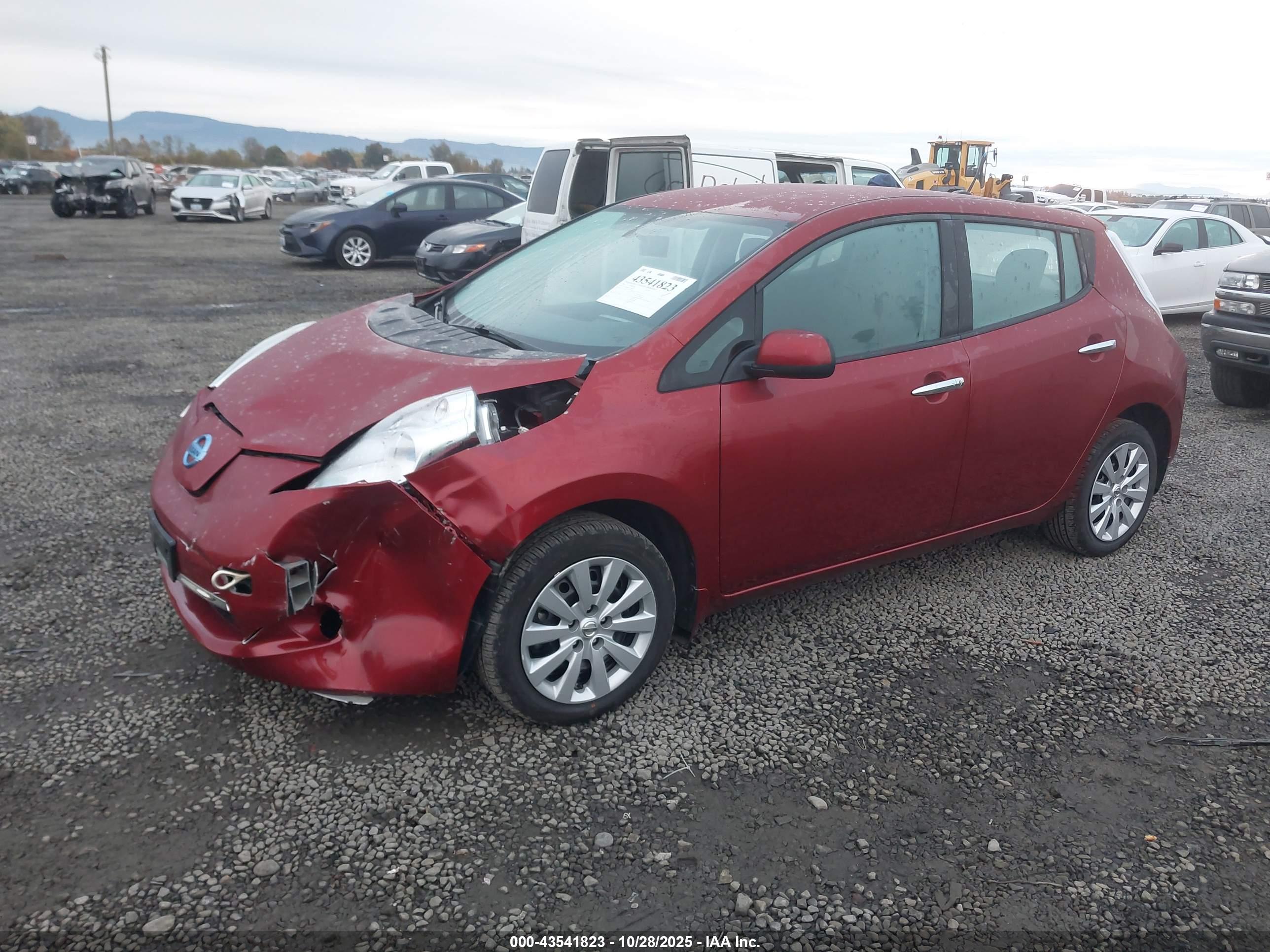 NISSAN LEAF image 2
