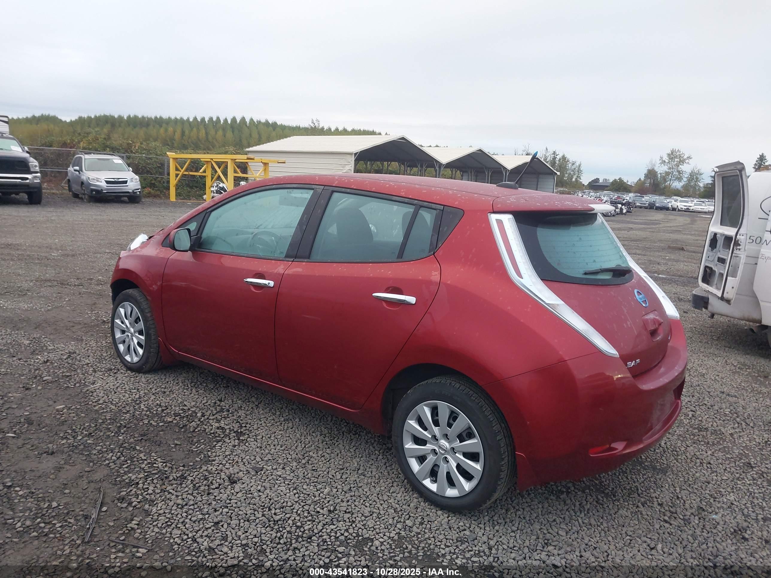 NISSAN LEAF image 3