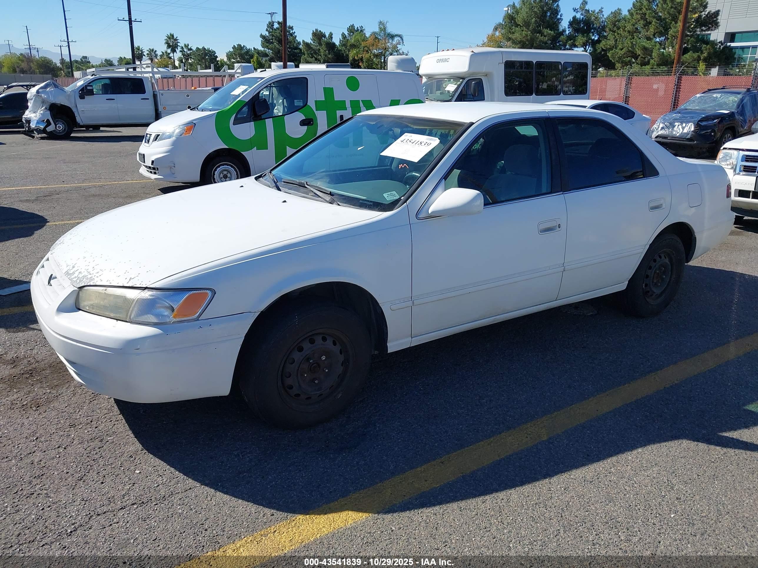 TOYOTA CAMRY image 2